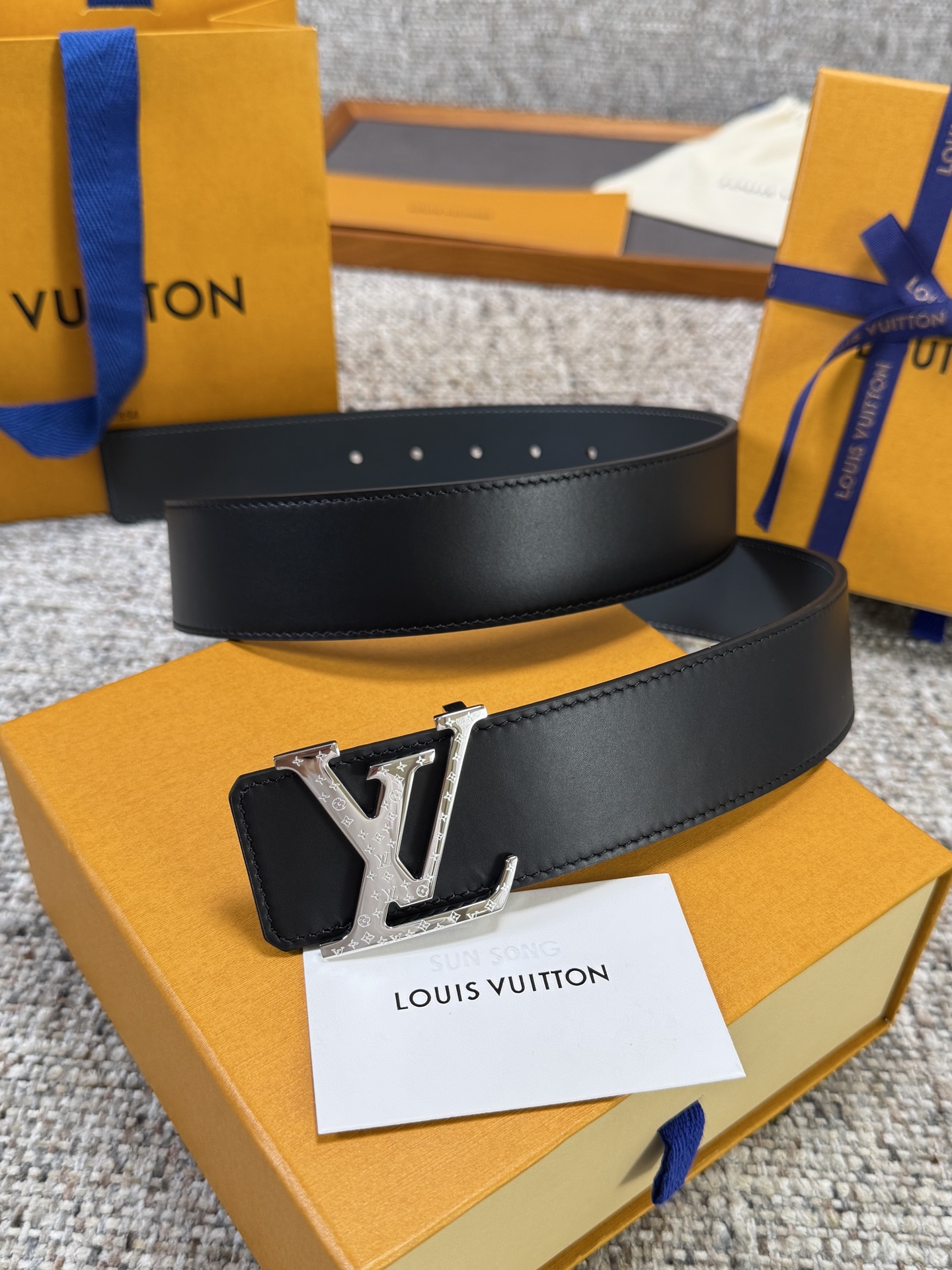 NO:882591,Original Louis Vuitton LV belt, double-sided plain weave series, original hardware, exquisite hand-painted edges, soft and comfortable, width 4.0, belt, louis vuitton, louis vuitton19860909原单 Louis Vuitton LV腰带 双面平纹系列 原厂五金 精致手工绘边 柔软舒适 宽4.0,皮带,louis vuitton,louis vuitton,Belt