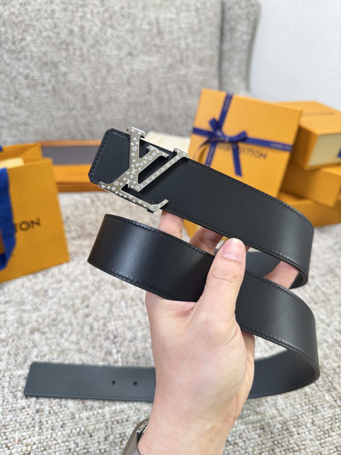 Louis Vuitton LV腰带 双面平纹系列 原厂五金 精致手工绘边 柔软舒适 宽4.0