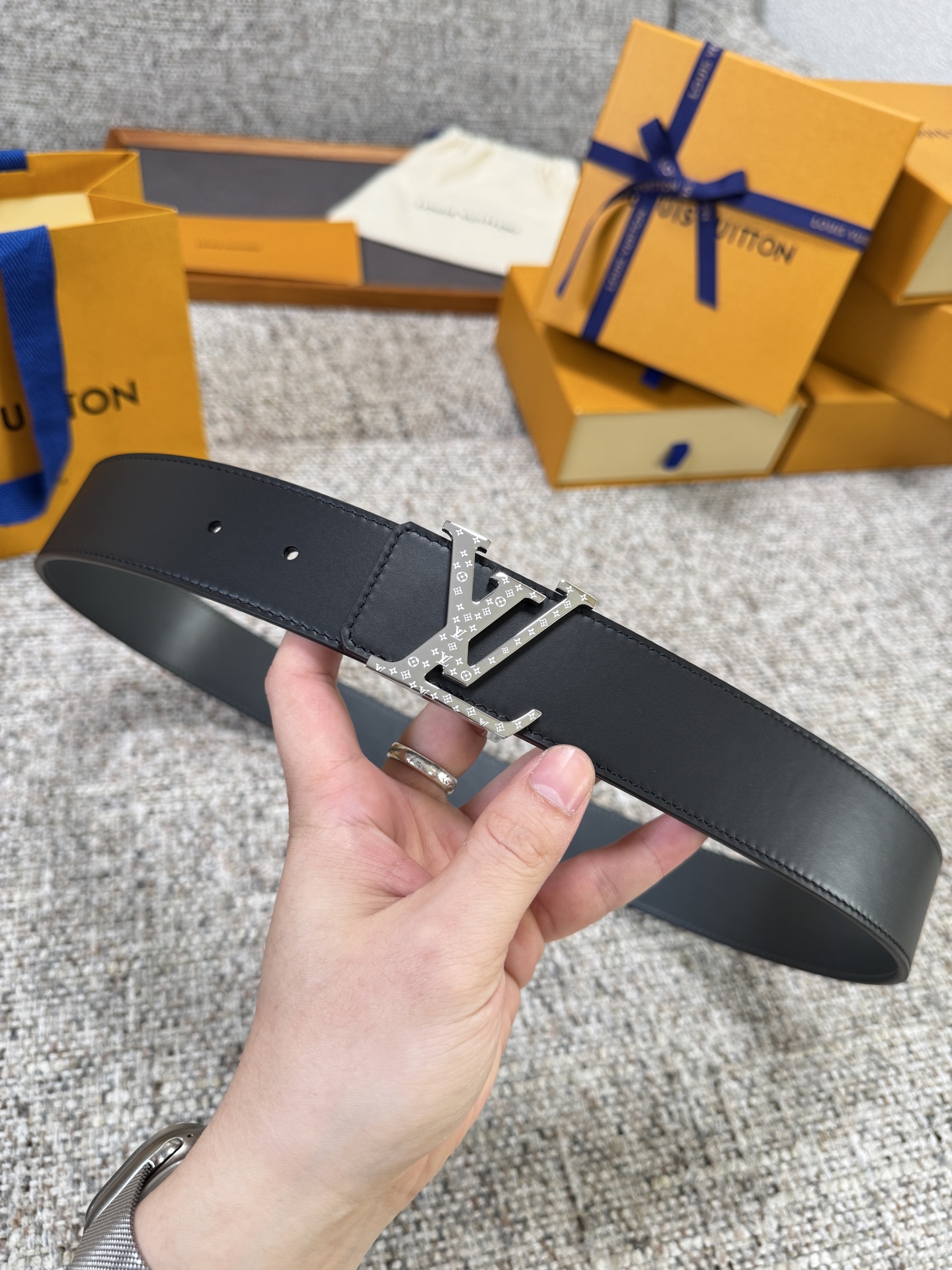 Louis Vuitton LV腰带 双面平纹系列 原厂五金 精致手工绘边 柔软舒适 宽4.0