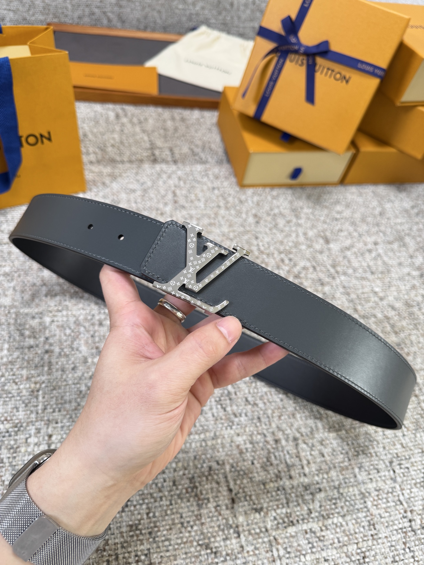 Louis Vuitton LV腰带 双面平纹系列 原厂五金 精致手工绘边 柔软舒适 宽4.0