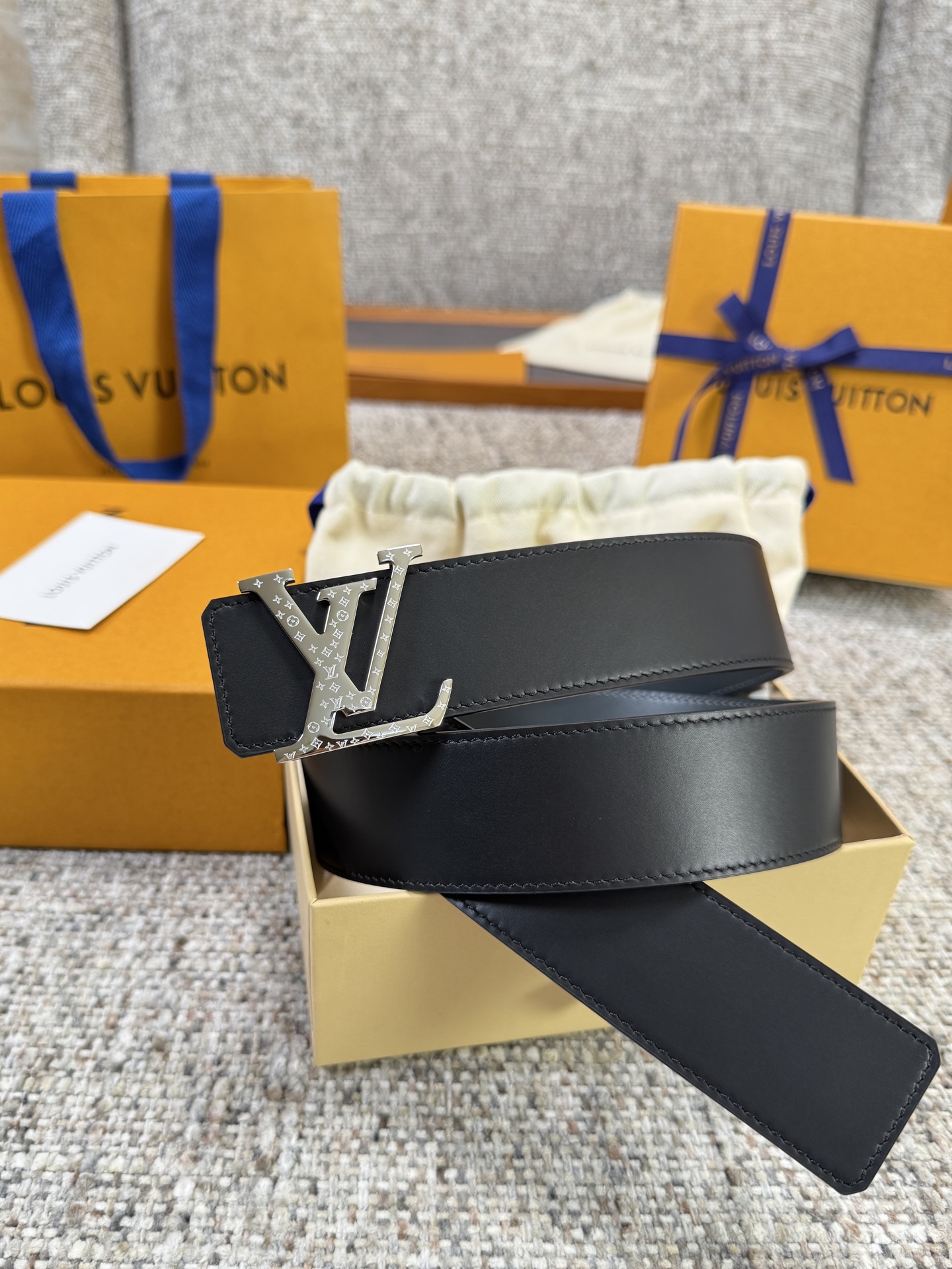 Louis Vuitton LV腰带 双面平纹系列 原厂五金 精致手工绘边 柔软舒适 宽4.0