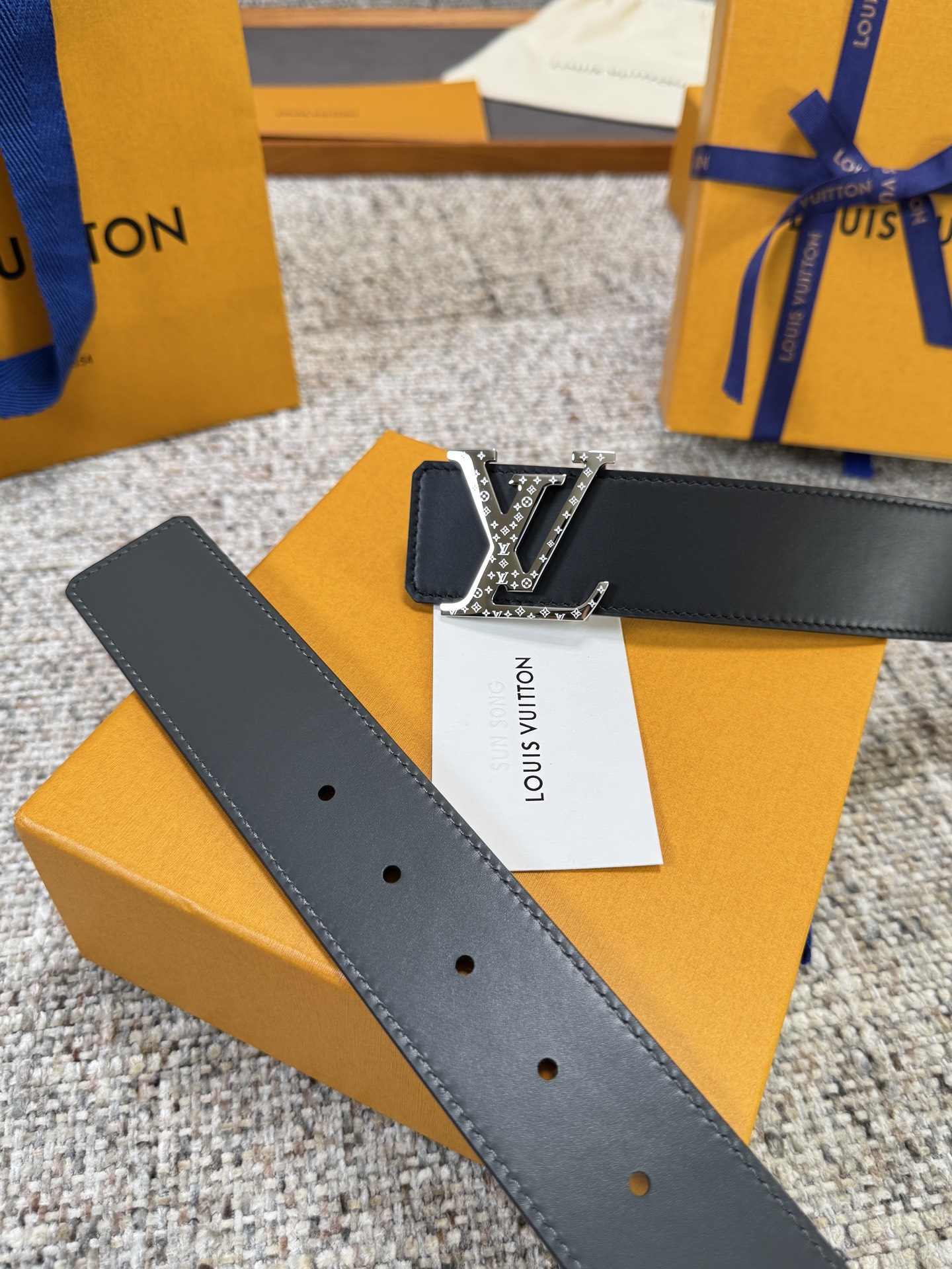Louis Vuitton LV腰带 双面平纹系列 原厂五金 精致手工绘边 柔软舒适 宽4.0