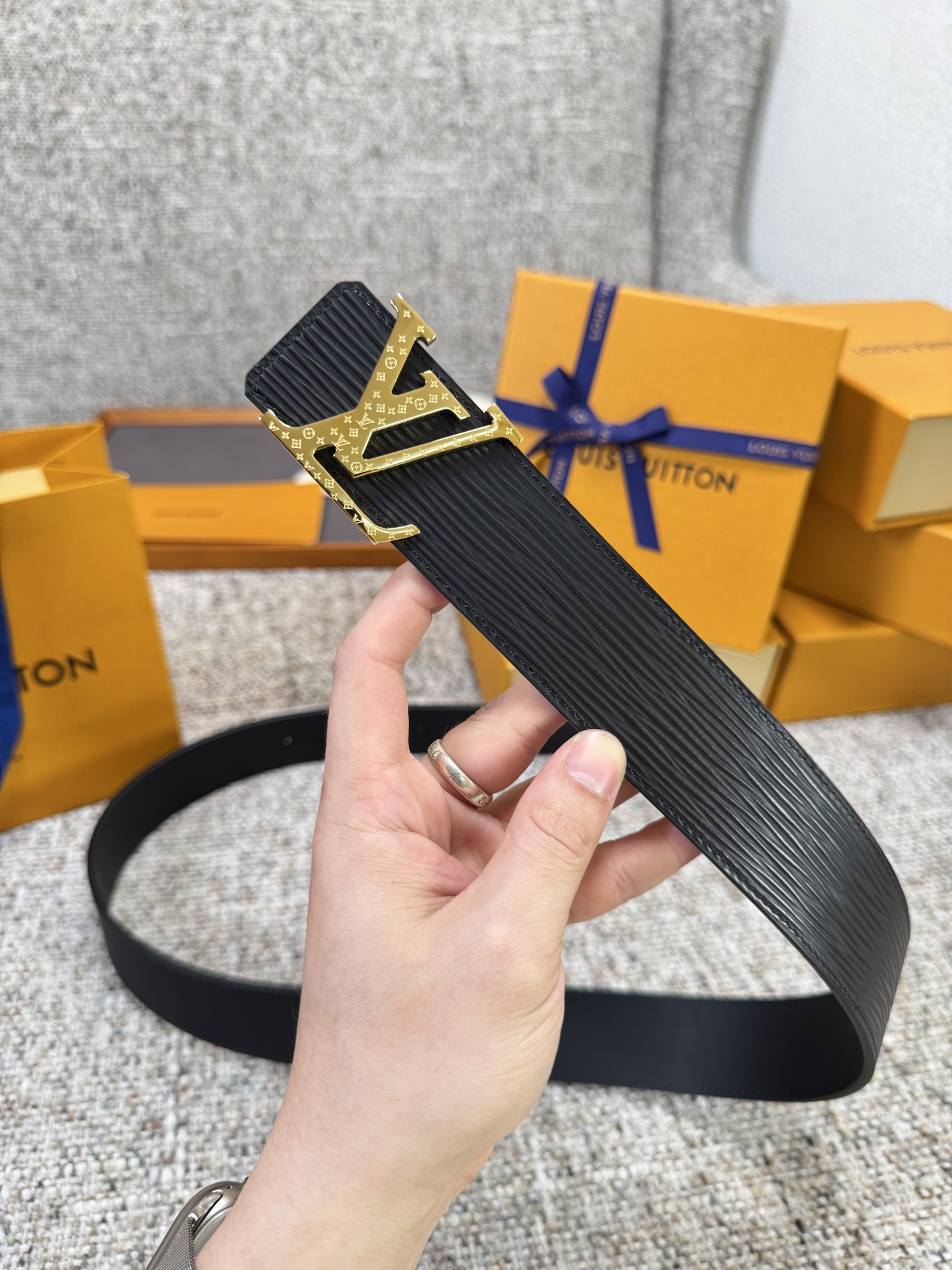 Louis Vuitton LV腰带 水波纹系列 原厂五金 精致手工绘边 柔软舒适 宽4.0