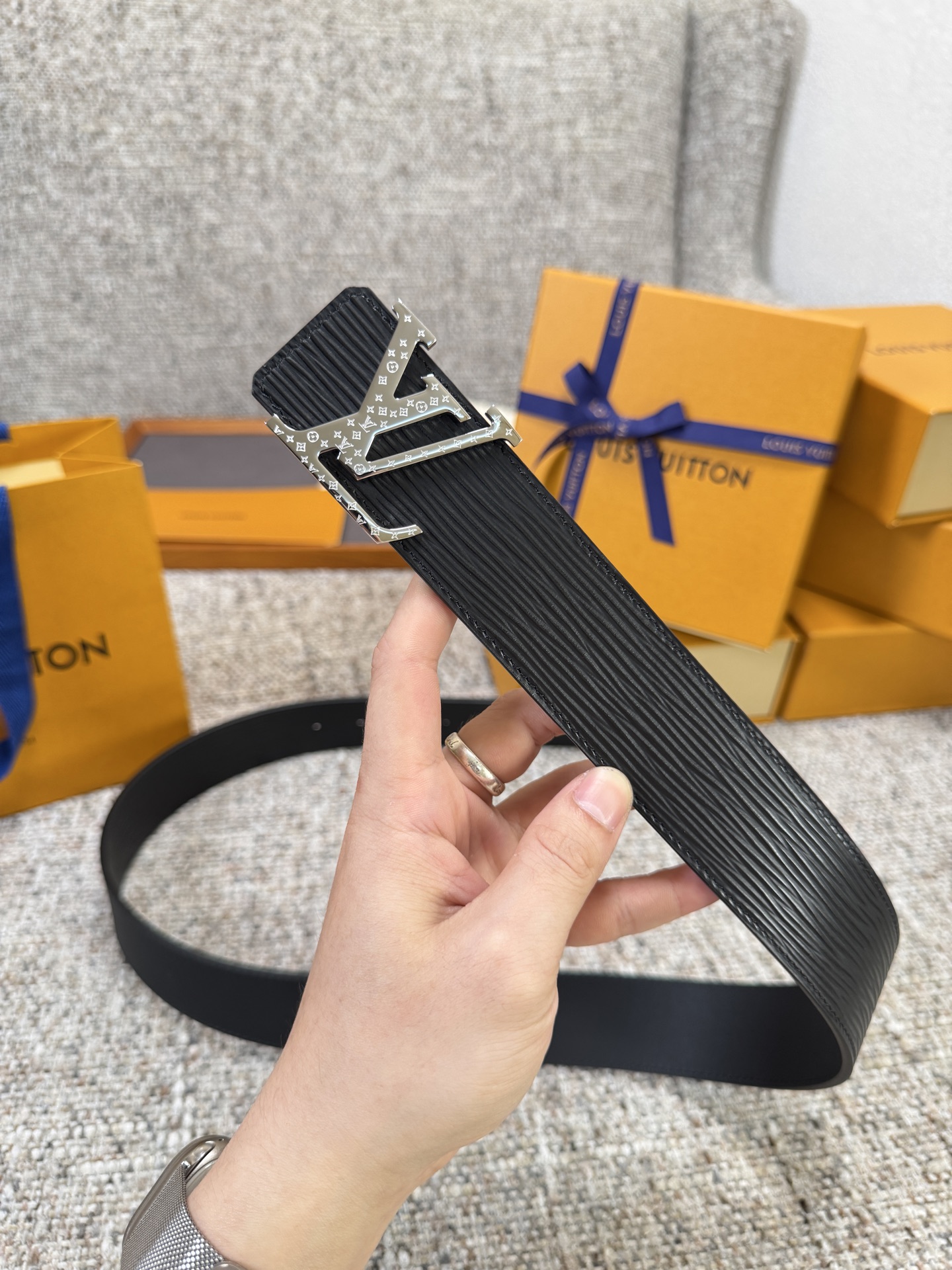 Louis Vuitton LV腰带 水波纹系列 原厂五金 精致手工绘边 柔软舒适 宽4.0