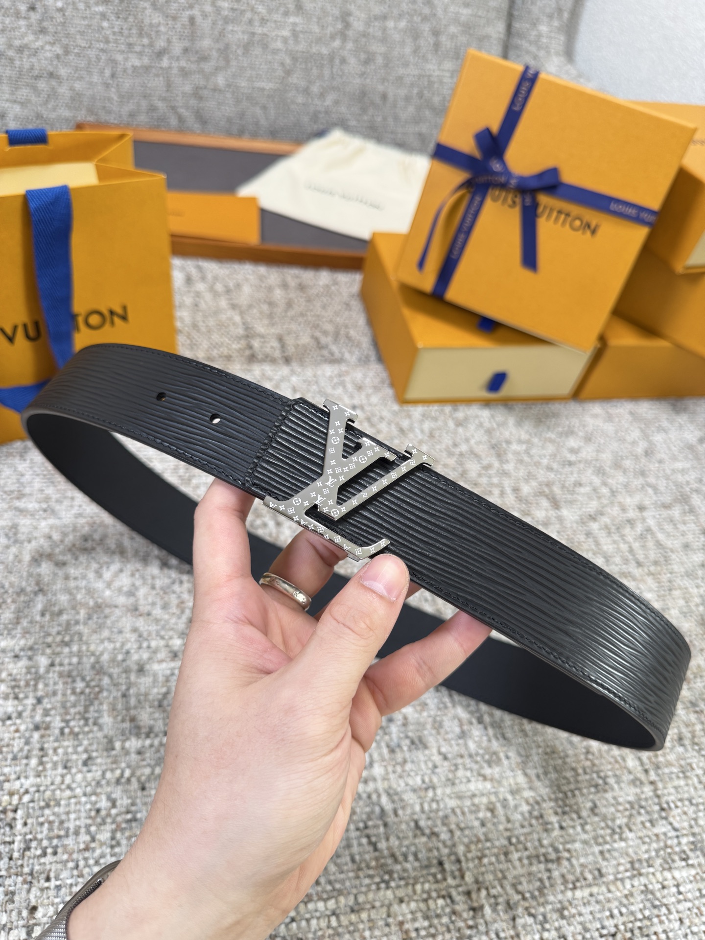 Louis Vuitton LV腰带 水波纹系列 原厂五金 精致手工绘边 柔软舒适 宽4.0