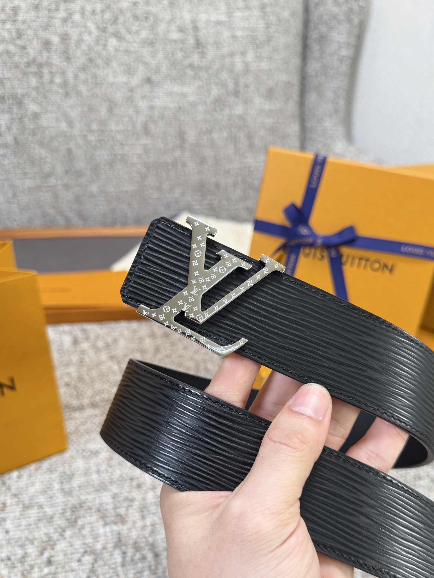 Louis Vuitton LV腰带 水波纹系列 原厂五金 精致手工绘边 柔软舒适 宽4.0