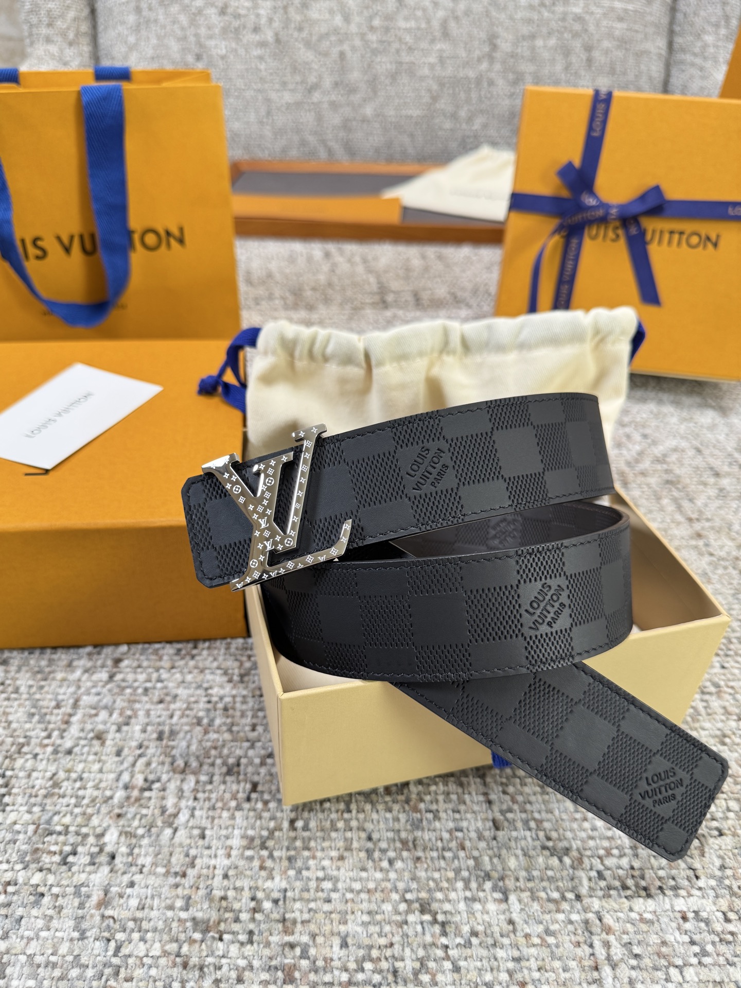 Louis Vuitton LV腰带 头层压格系列 原厂五金 精致手工绘边 柔软舒适 宽4.0