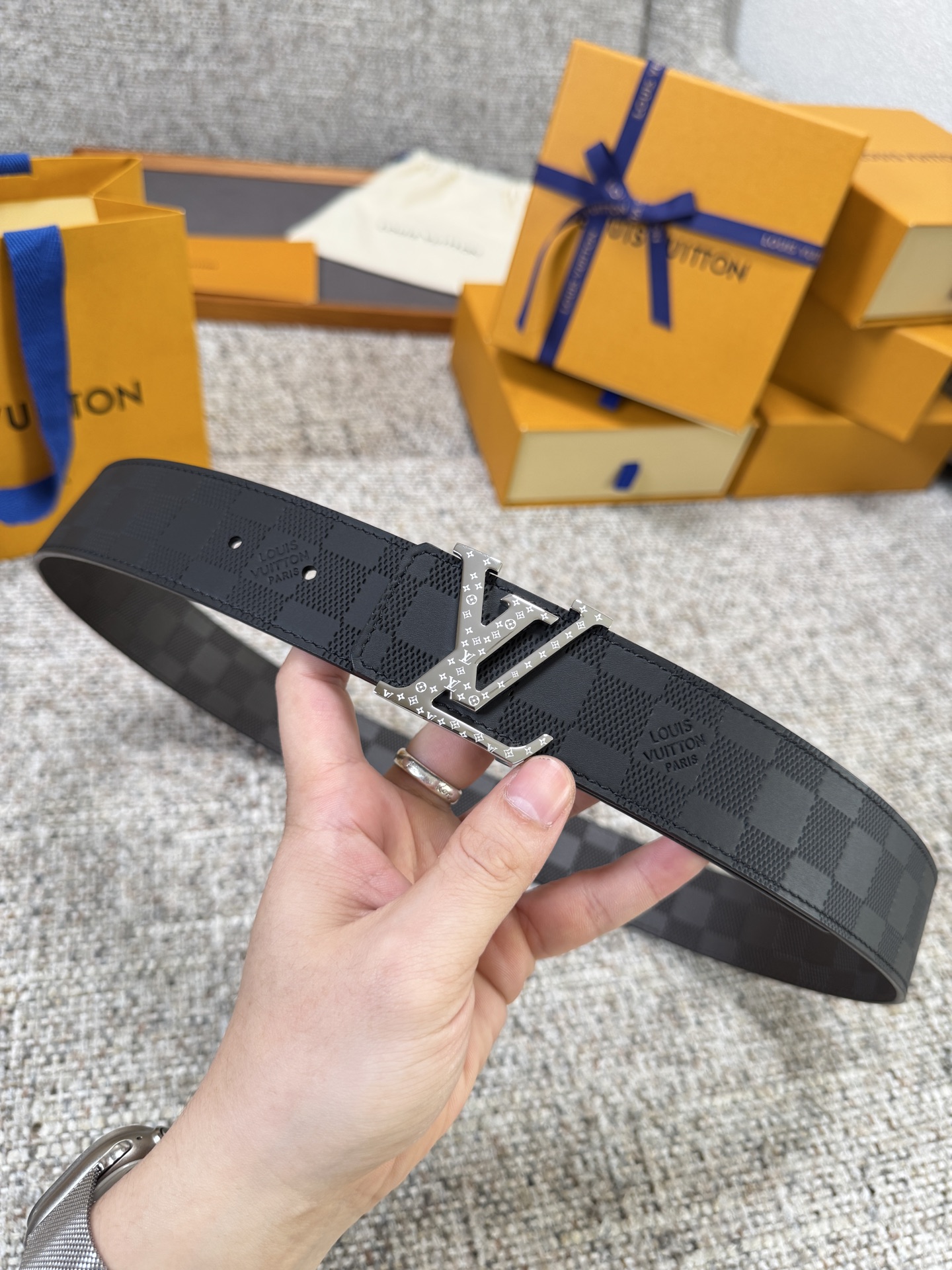 Louis Vuitton LV腰带 头层压格系列 原厂五金 精致手工绘边 柔软舒适 宽4.0