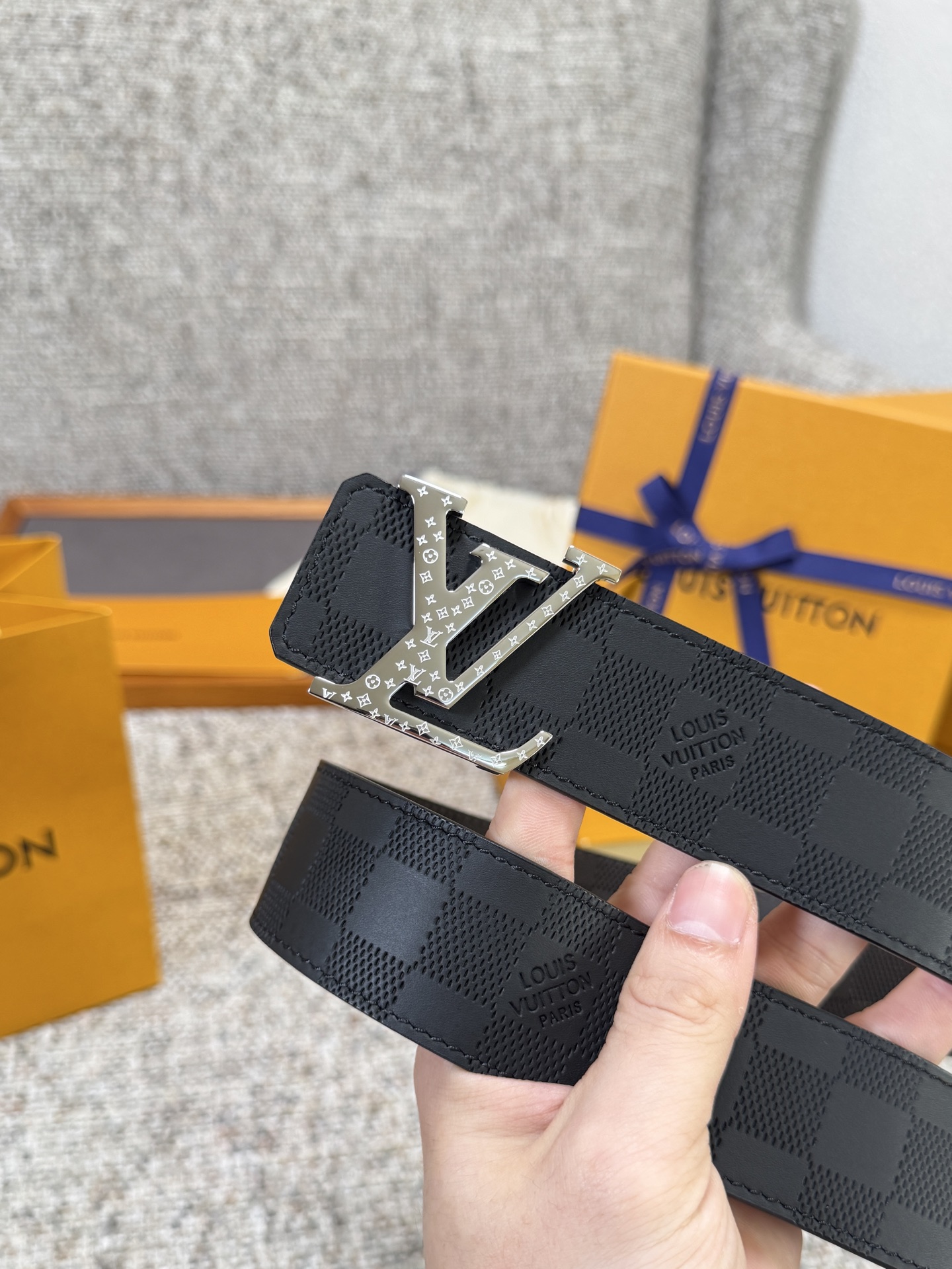 Louis Vuitton LV腰带 头层压格系列 原厂五金 精致手工绘边 柔软舒适 宽4.0