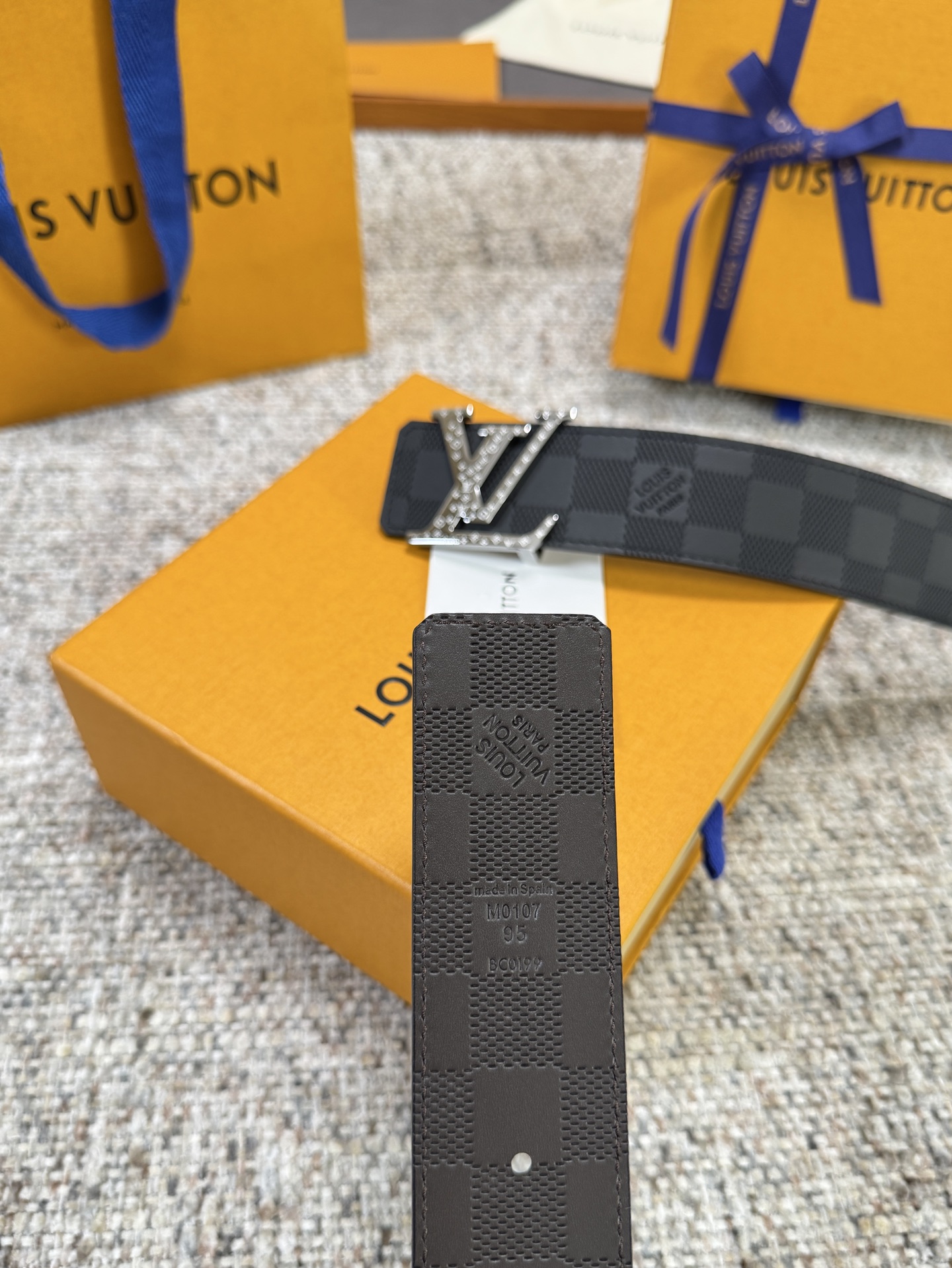 Louis Vuitton LV腰带 头层压格系列 原厂五金 精致手工绘边 柔软舒适 宽4.0