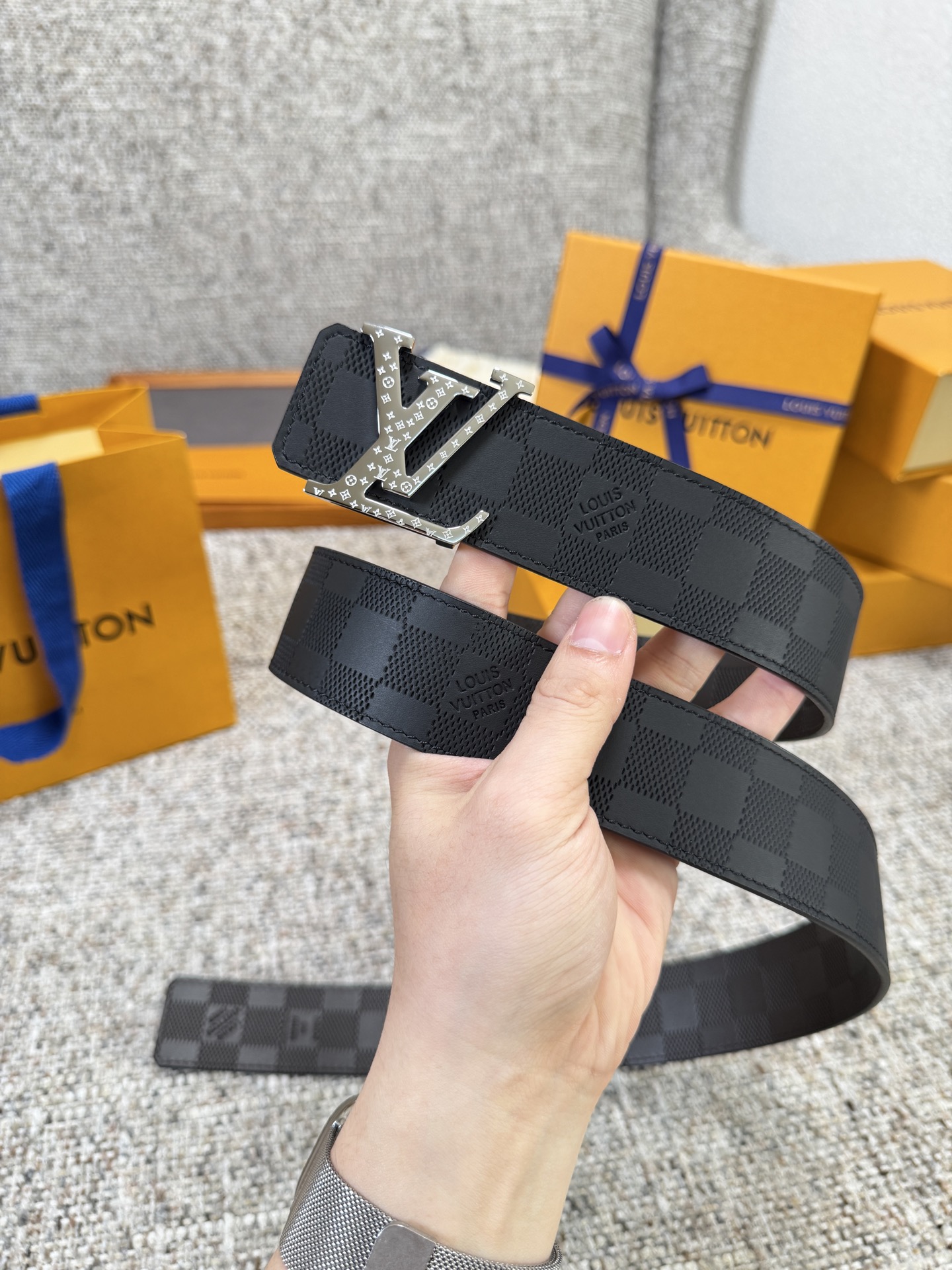 Louis Vuitton LV腰带 头层压格系列 原厂五金 精致手工绘边 柔软舒适 宽4.0
