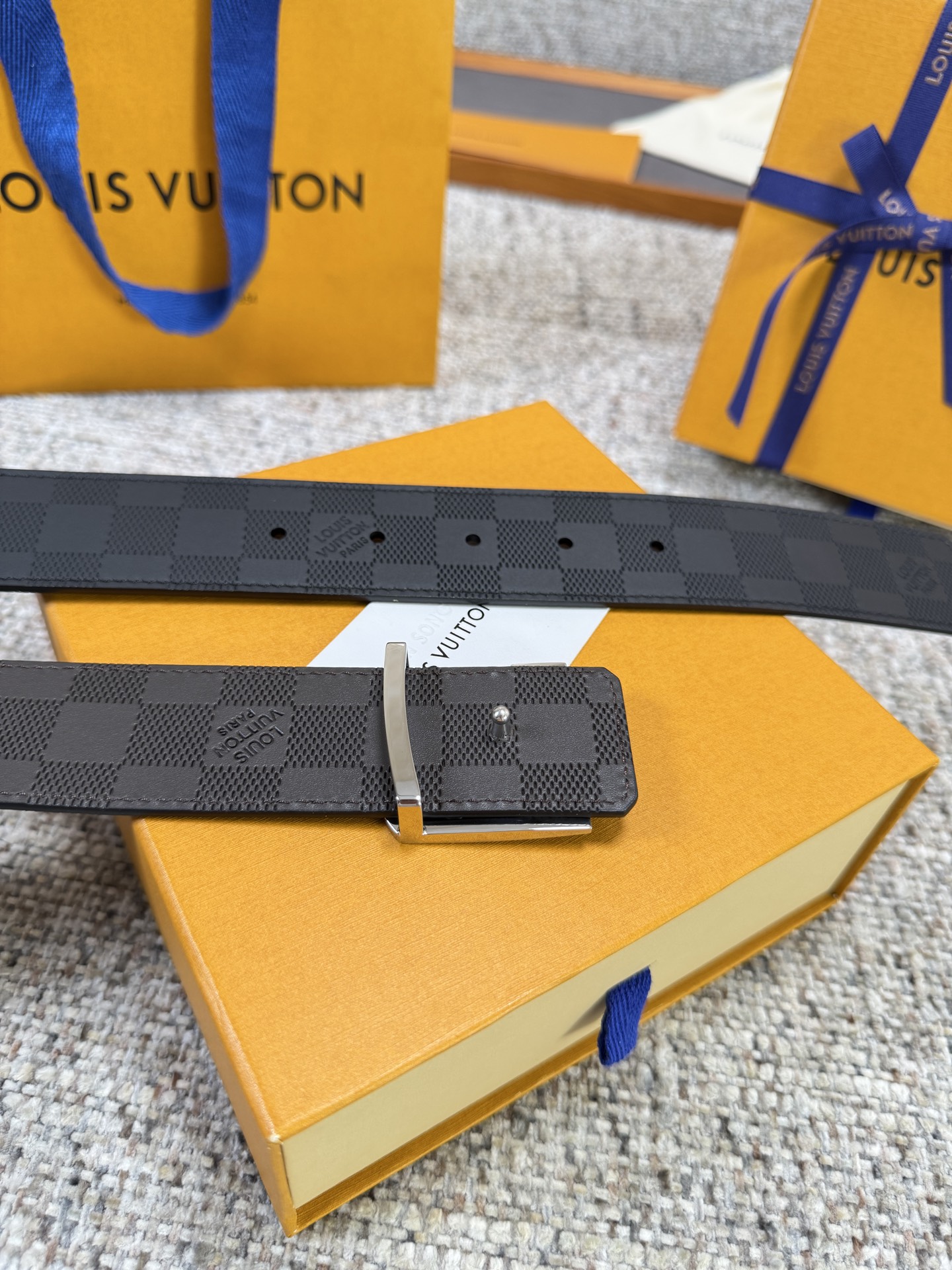 Louis Vuitton LV腰带 头层压格系列 原厂五金 精致手工绘边 柔软舒适 宽4.0