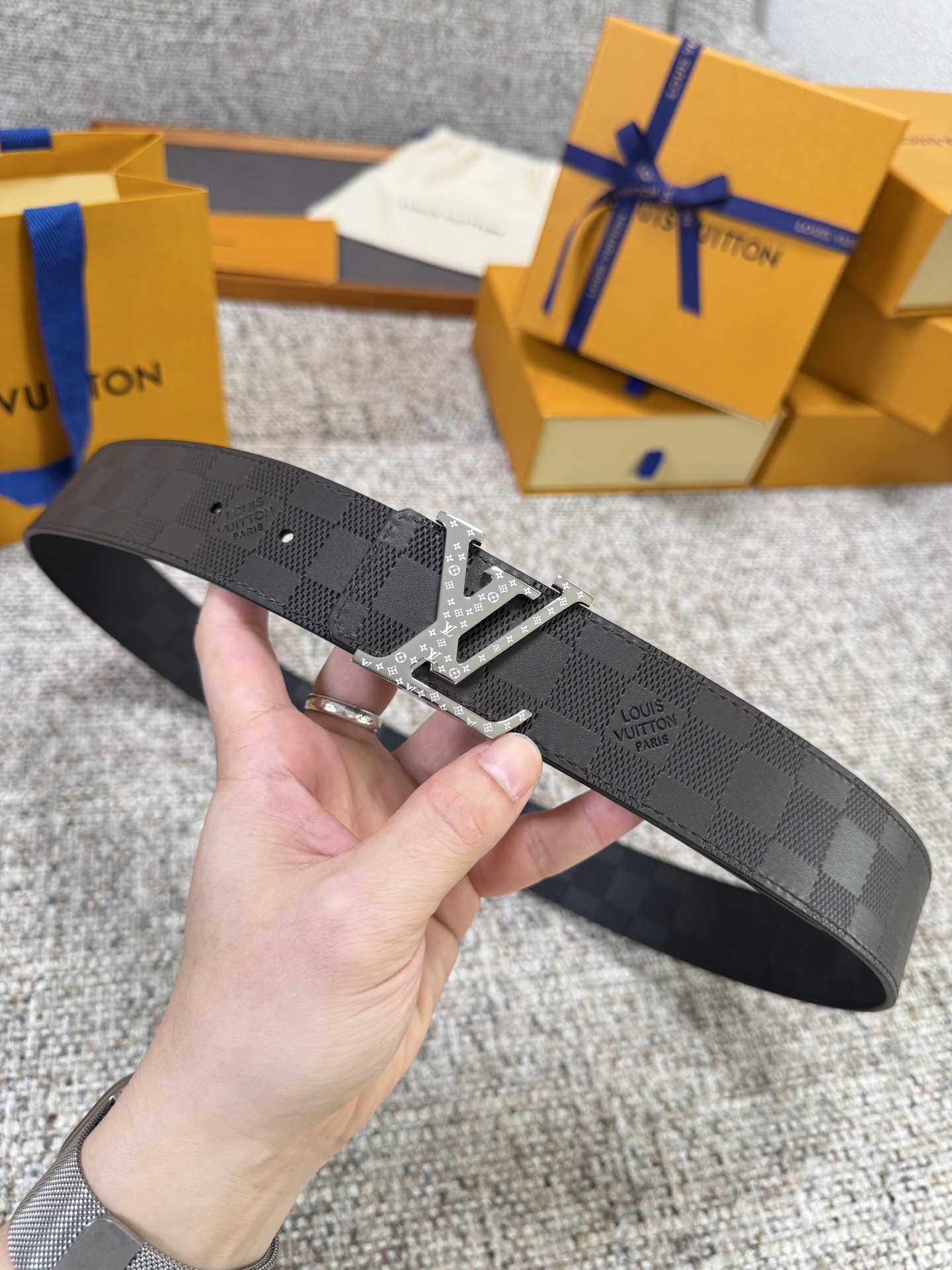 Louis Vuitton LV腰带 头层压格系列 原厂五金 精致手工绘边 柔软舒适 宽4.0