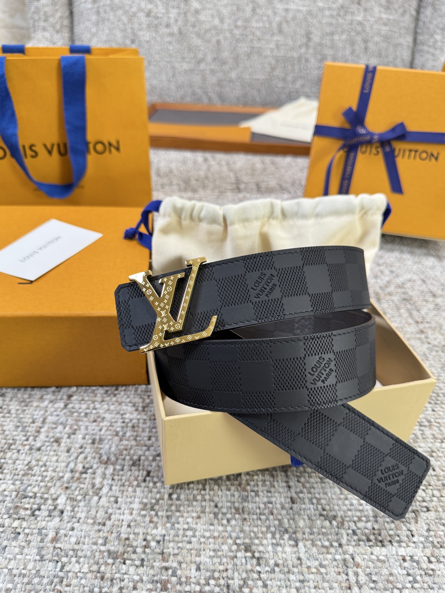 Louis Vuitton LV腰带 头层压格系列 原厂五金 精致手工绘边 柔软舒适 宽4.0