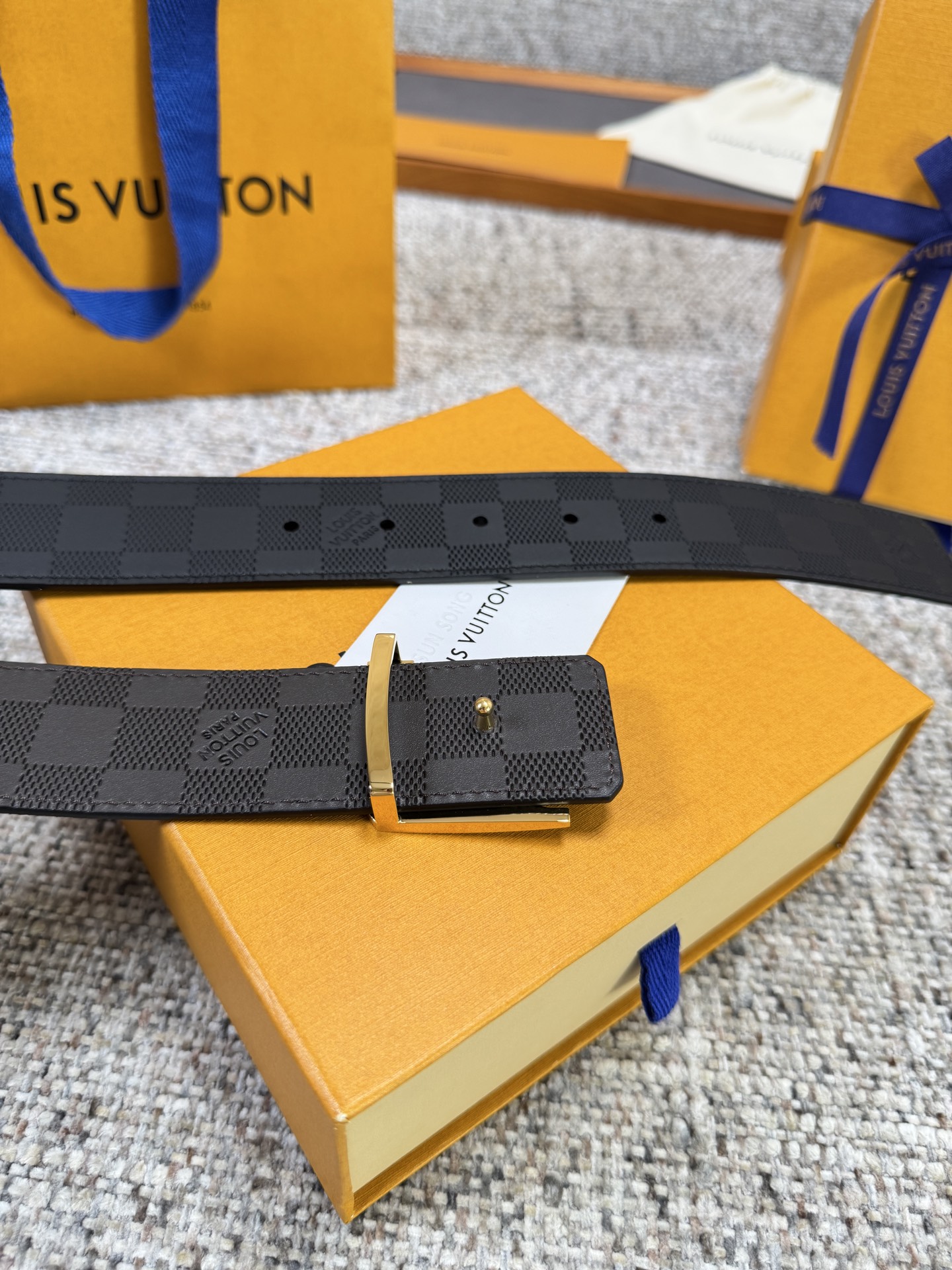 Louis Vuitton LV腰带 头层压格系列 原厂五金 精致手工绘边 柔软舒适 宽4.0