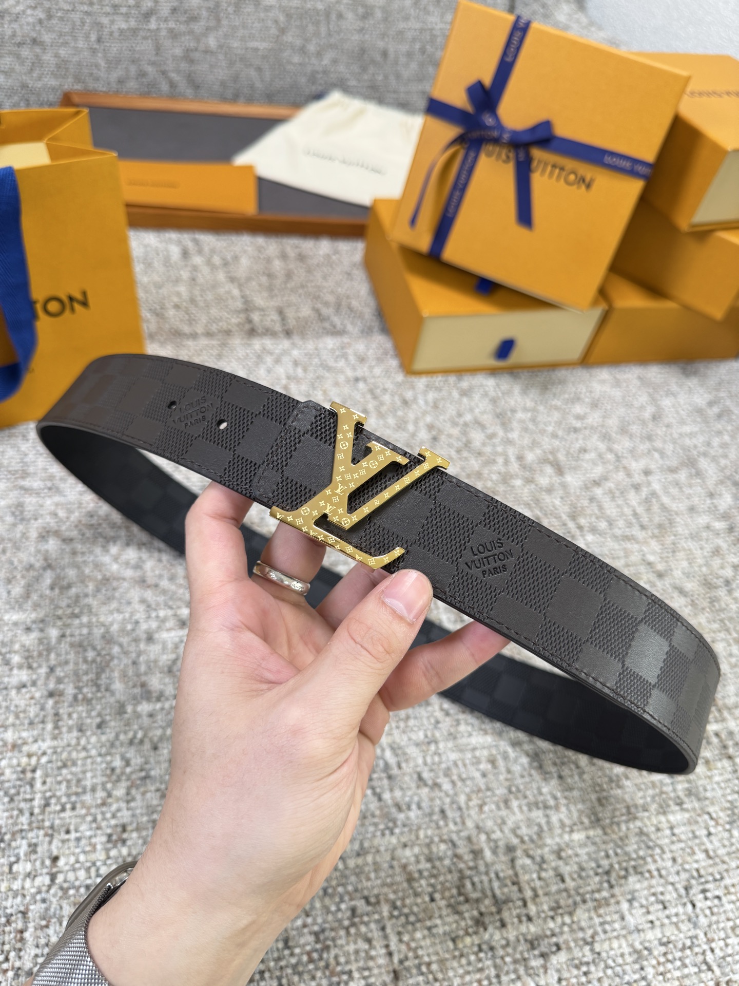 Louis Vuitton LV腰带 头层压格系列 原厂五金 精致手工绘边 柔软舒适 宽4.0