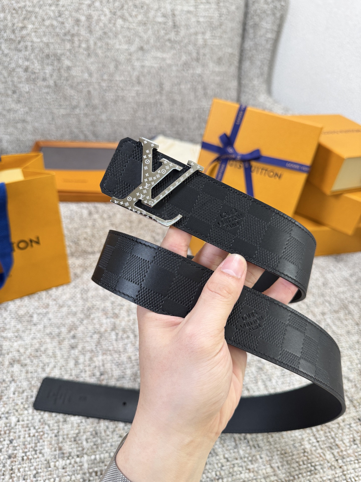 Louis Vuitton LV腰带 头层压格系列 原厂五金 精致手工绘边 柔软舒适 宽4.0