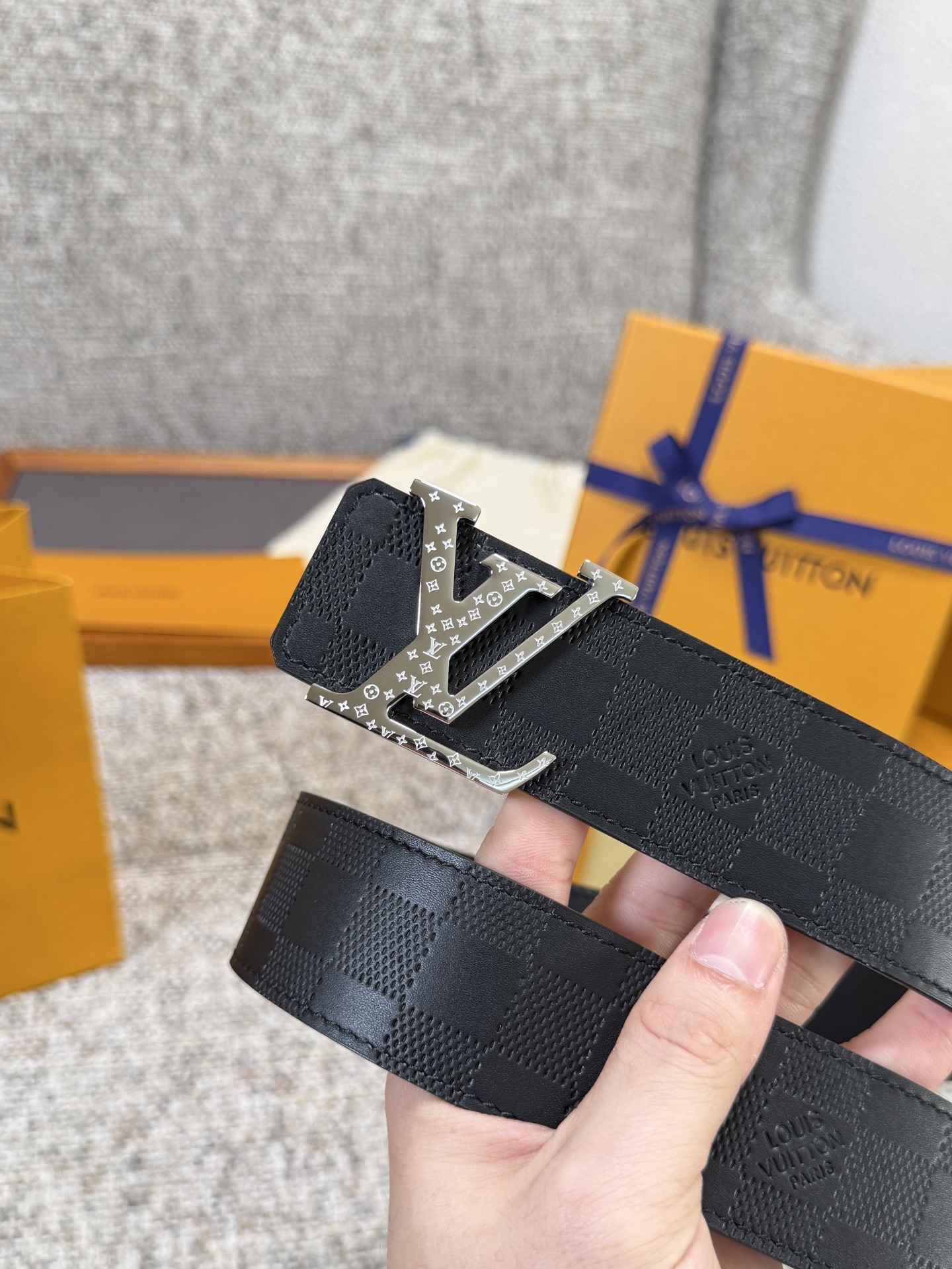 Louis Vuitton LV腰带 头层压格系列 原厂五金 精致手工绘边 柔软舒适 宽4.0