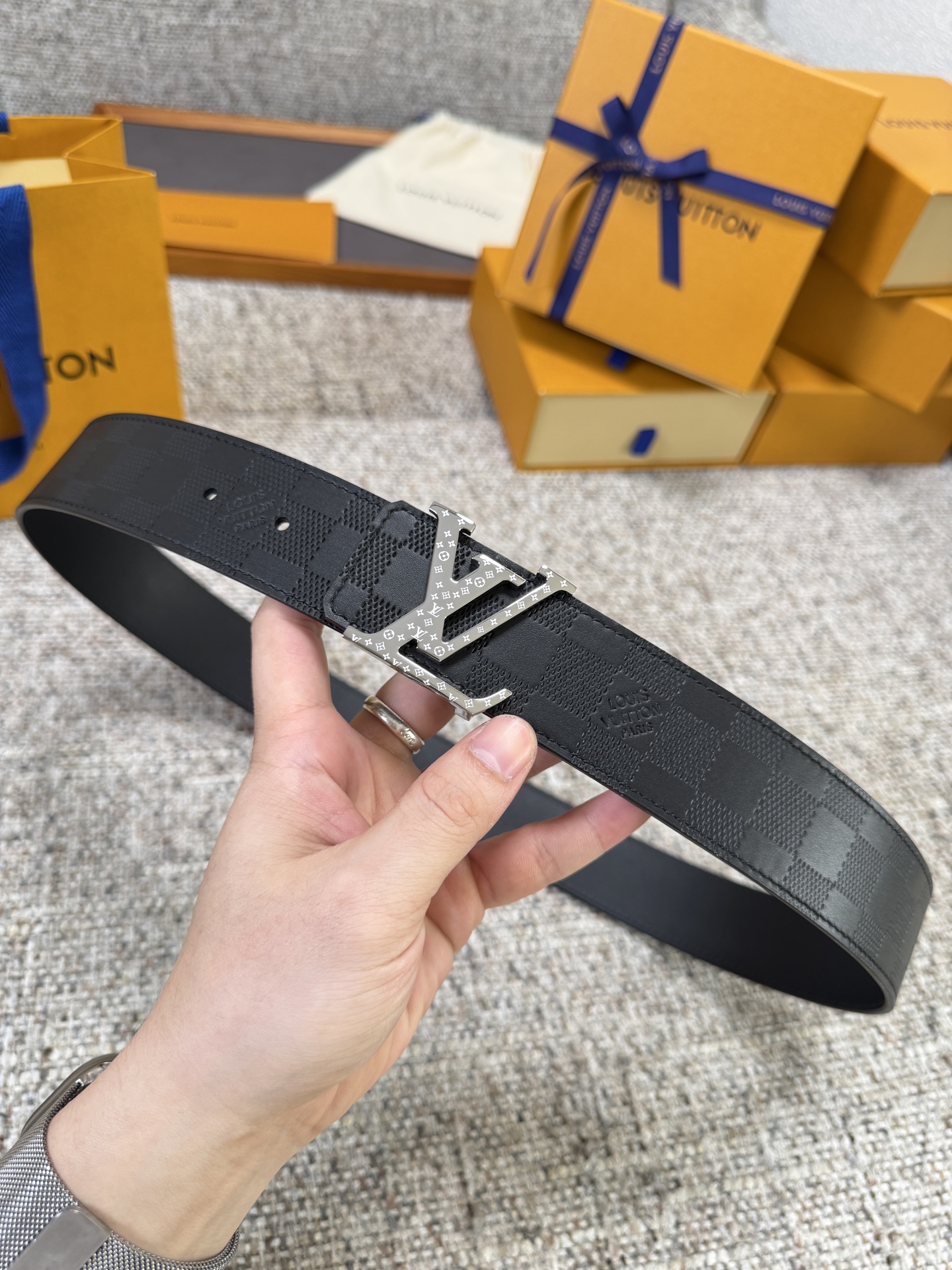 Louis Vuitton LV腰带 头层压格系列 原厂五金 精致手工绘边 柔软舒适 宽4.0