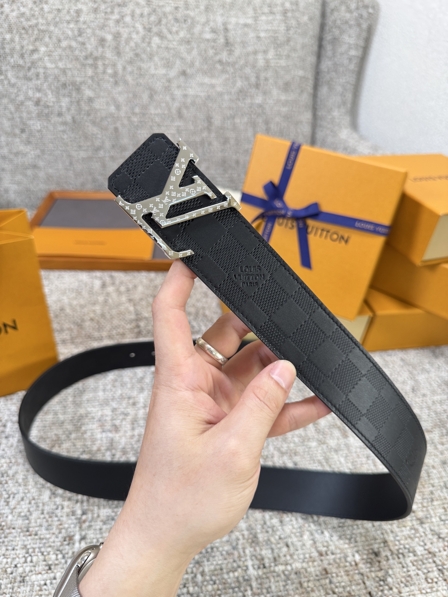 Louis Vuitton LV腰带 头层压格系列 原厂五金 精致手工绘边 柔软舒适 宽4.0