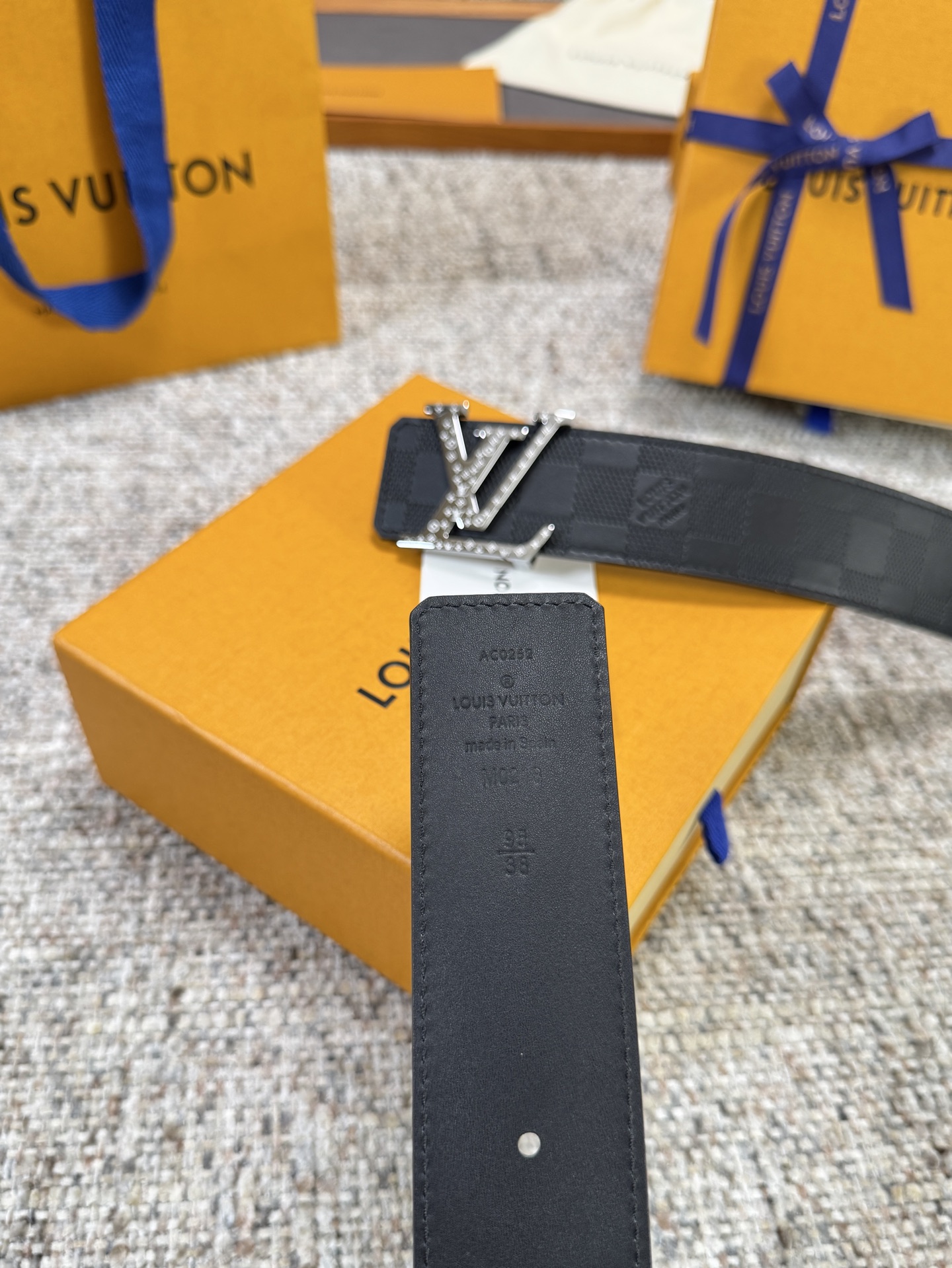Louis Vuitton LV腰带 头层压格系列 原厂五金 精致手工绘边 柔软舒适 宽4.0