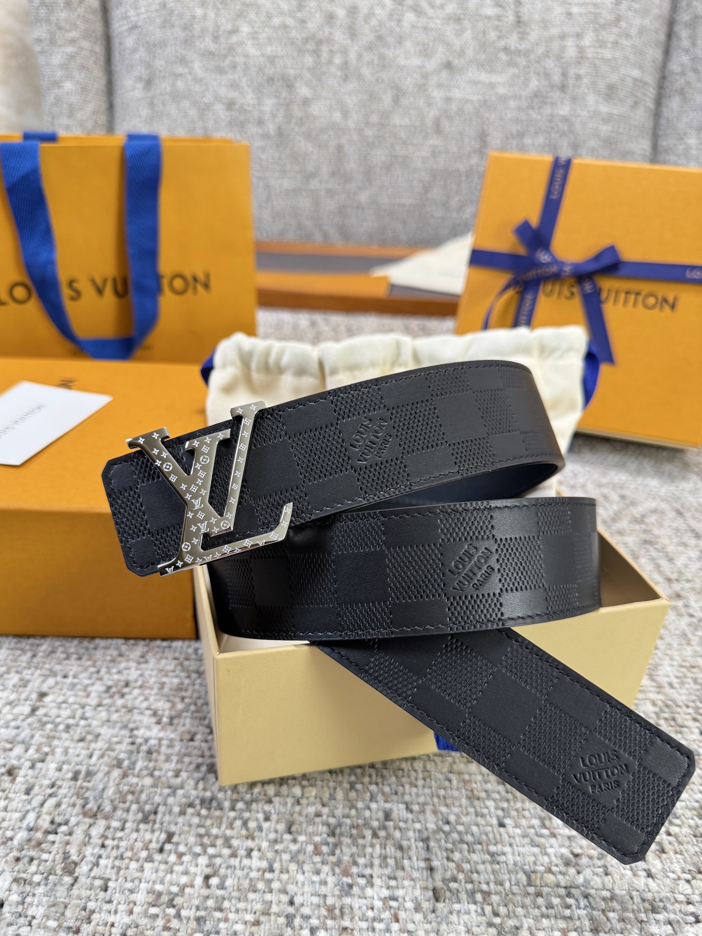 Louis Vuitton LV腰带 头层压格系列 原厂五金 精致手工绘边 柔软舒适 宽4.0