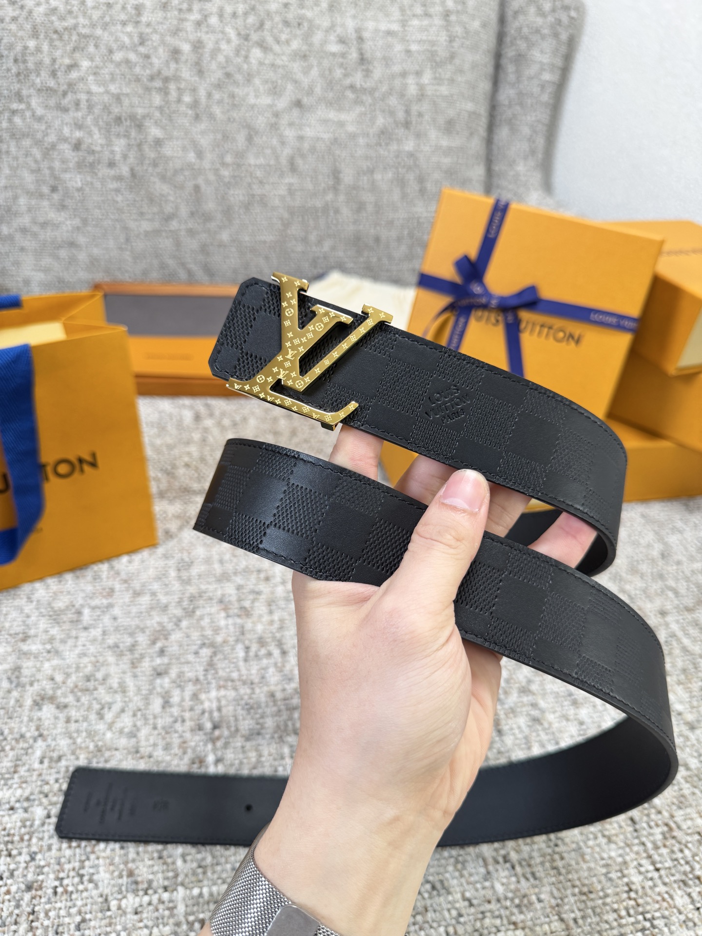 Louis Vuitton LV腰带 头层压格系列 原厂五金 精致手工绘边 柔软舒适 宽4.0