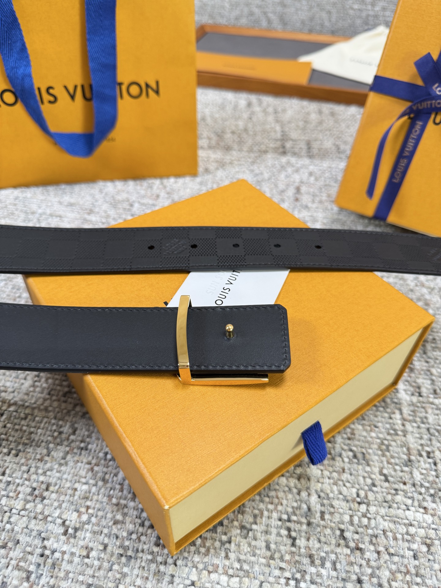 Louis Vuitton LV腰带 头层压格系列 原厂五金 精致手工绘边 柔软舒适 宽4.0