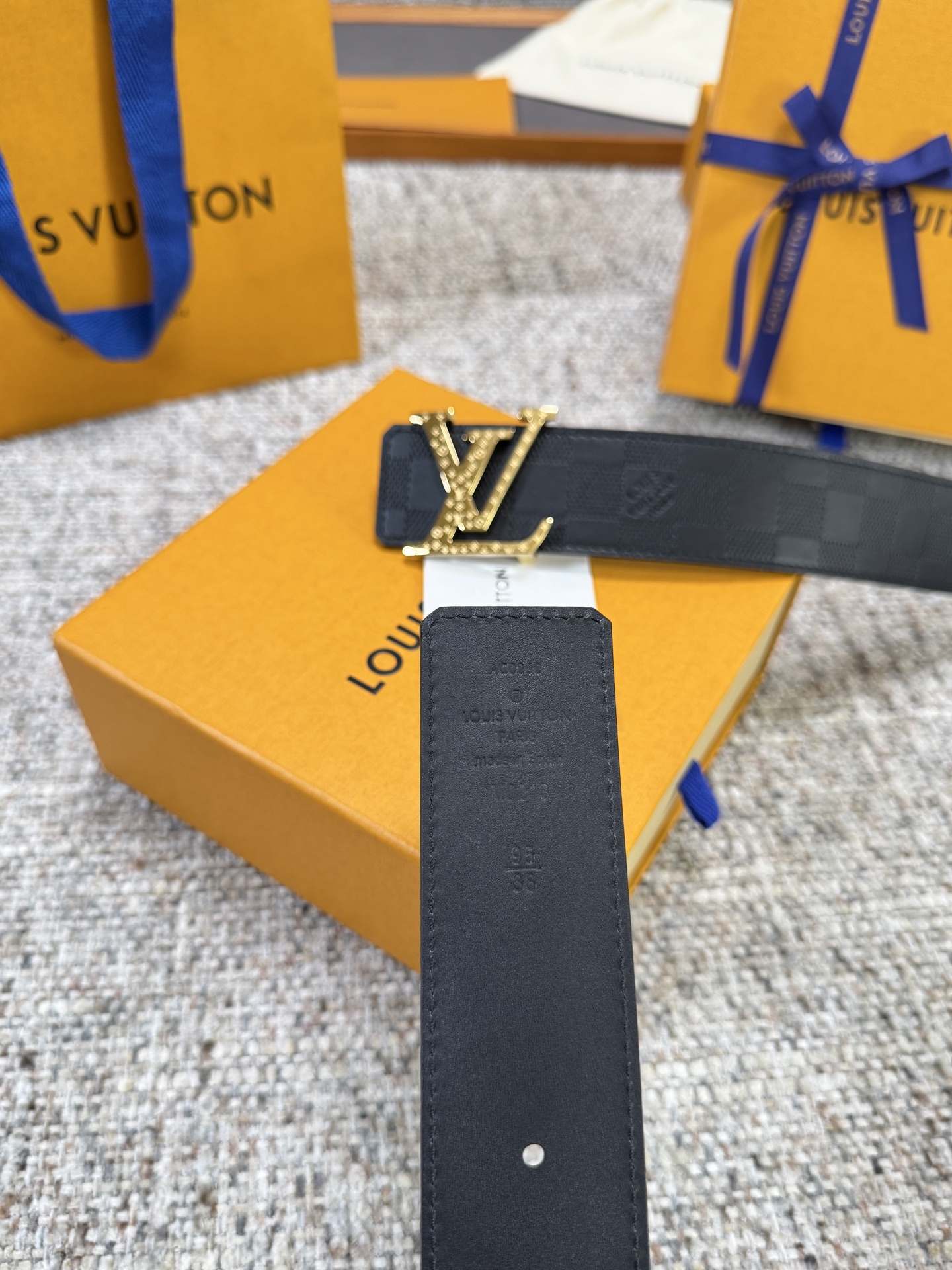 Louis Vuitton LV腰带 头层压格系列 原厂五金 精致手工绘边 柔软舒适 宽4.0