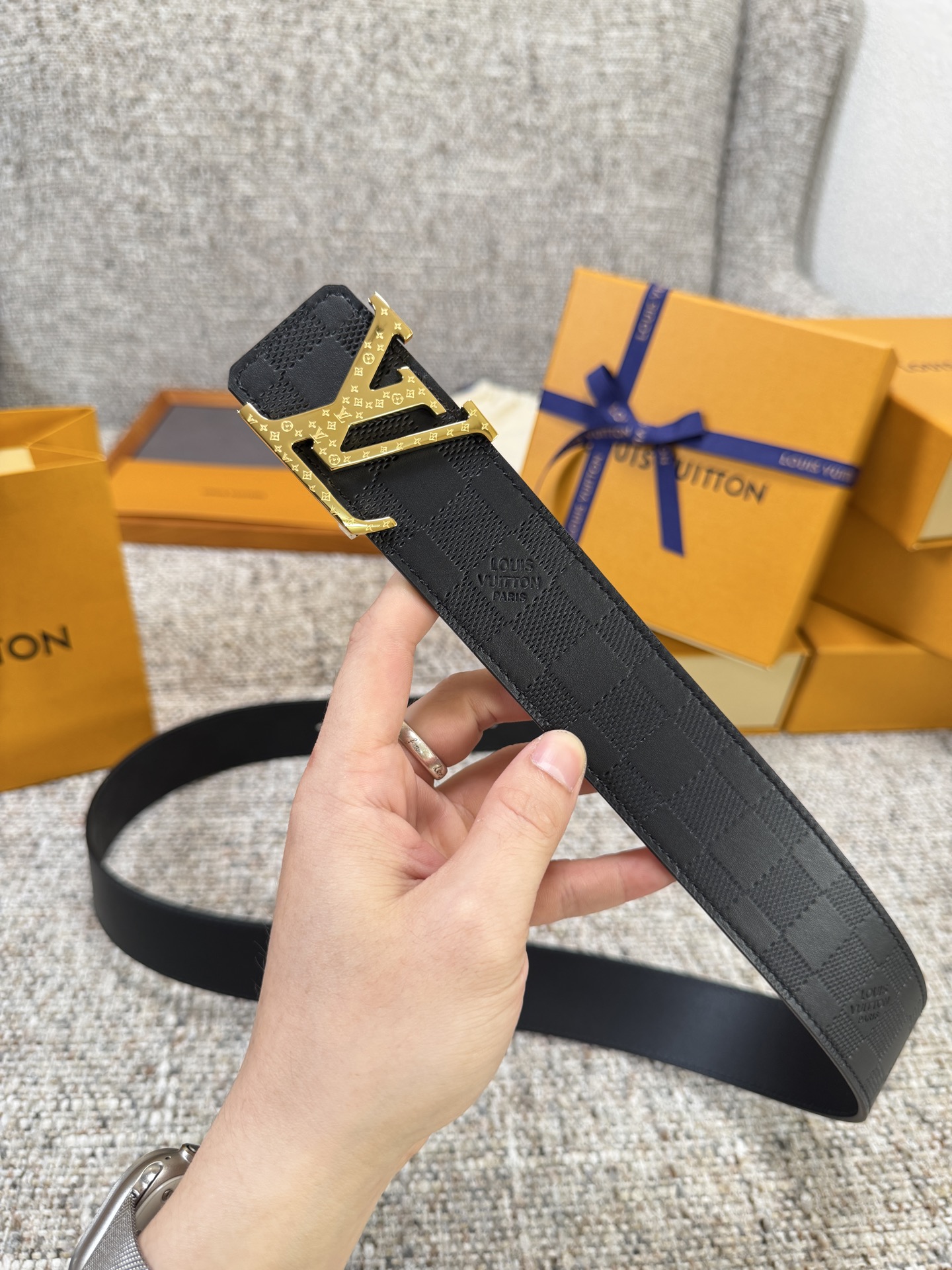 Louis Vuitton LV腰带 头层压格系列 原厂五金 精致手工绘边 柔软舒适 宽4.0