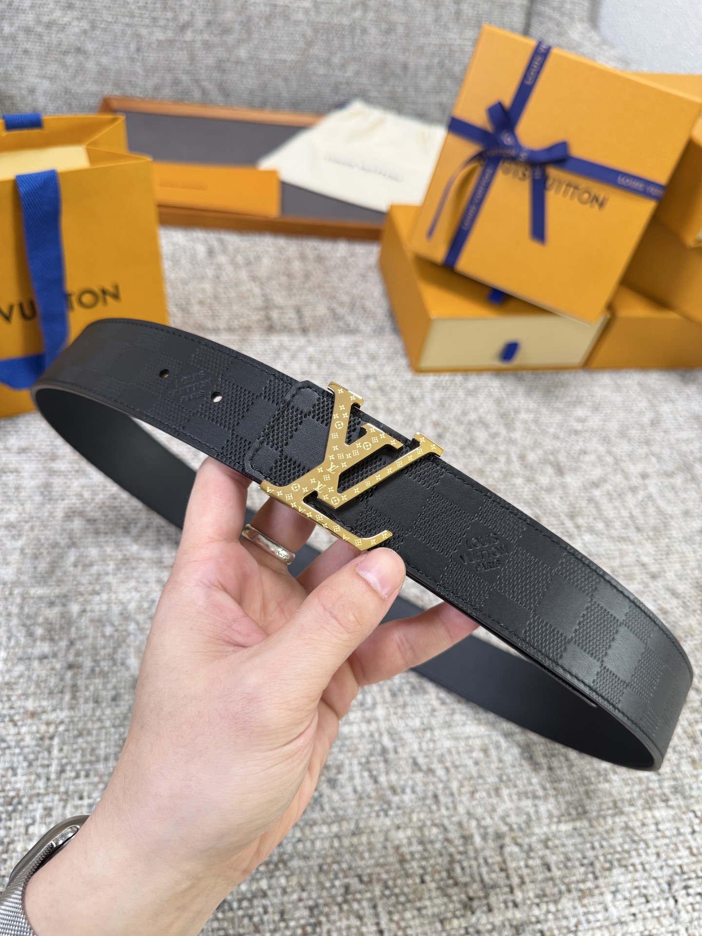 Louis Vuitton LV腰带 头层压格系列 原厂五金 精致手工绘边 柔软舒适 宽4.0
