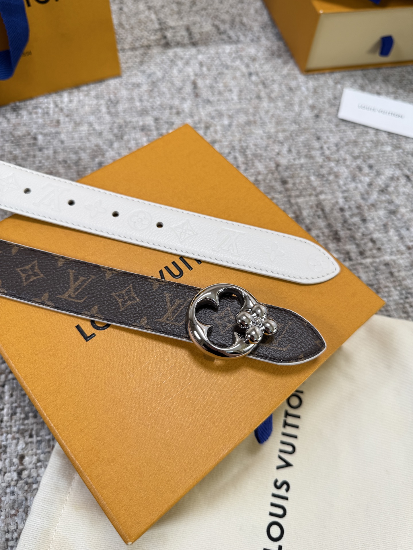 Louis Vuitton LV腰带 FLOWERGRAM ROUND系列 原厂五金 精致手工绘边 柔软