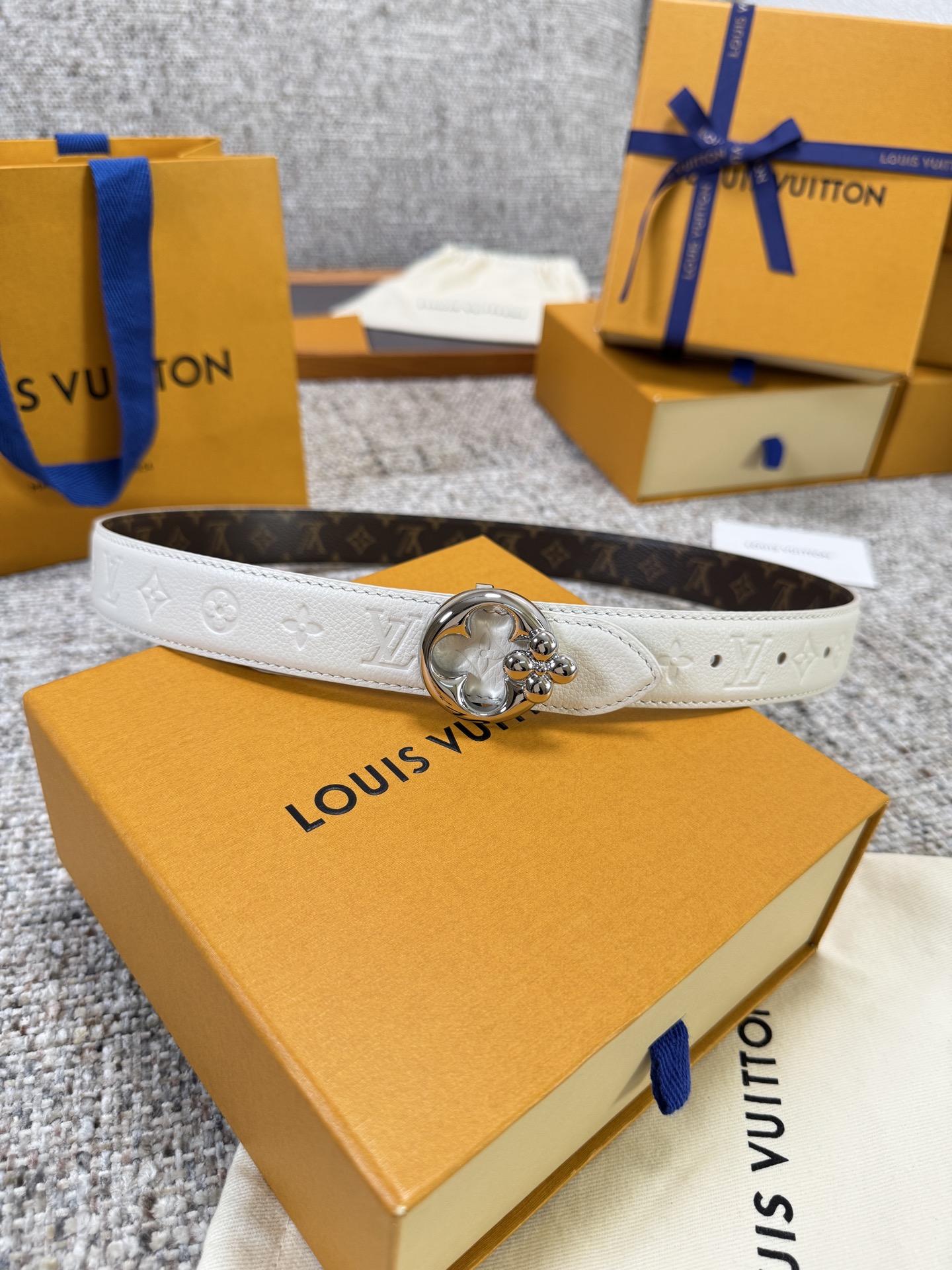 Louis Vuitton LV腰带 FLOWERGRAM ROUND系列 原厂五金 精致手工绘边 柔软