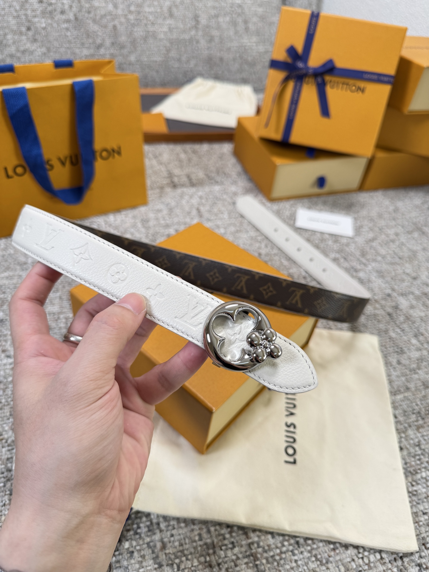 Louis Vuitton LV腰带 FLOWERGRAM ROUND系列 原厂五金 精致手工绘边 柔软