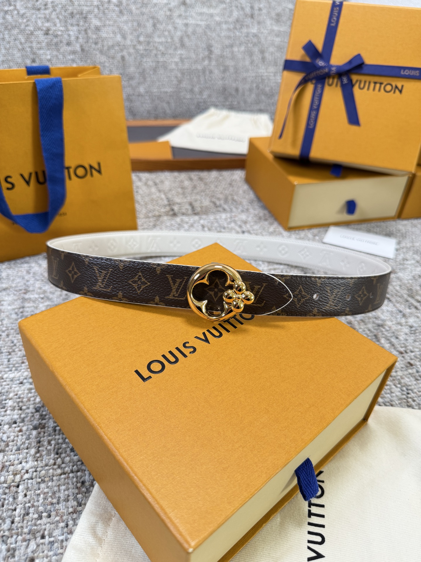 Louis Vuitton LV腰带 FLOWERGRAM ROUND系列 原厂五金 精致手工绘边 柔软