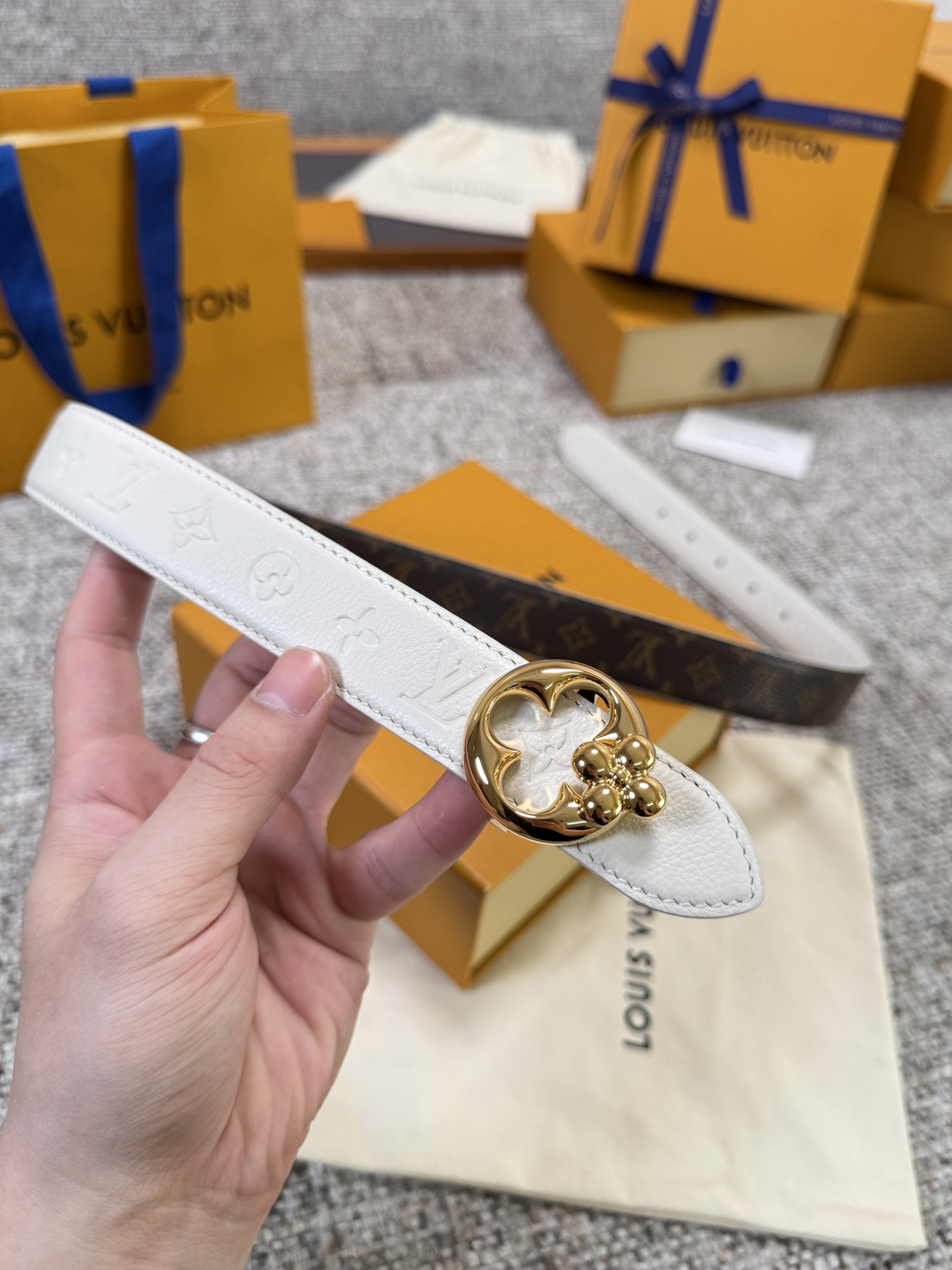 Louis Vuitton LV腰带 FLOWERGRAM ROUND系列 原厂五金 精致手工绘边 柔软