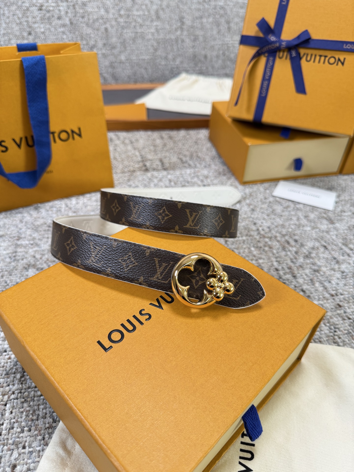 Louis Vuitton LV腰带 FLOWERGRAM ROUND系列 原厂五金 精致手工绘边 柔软
