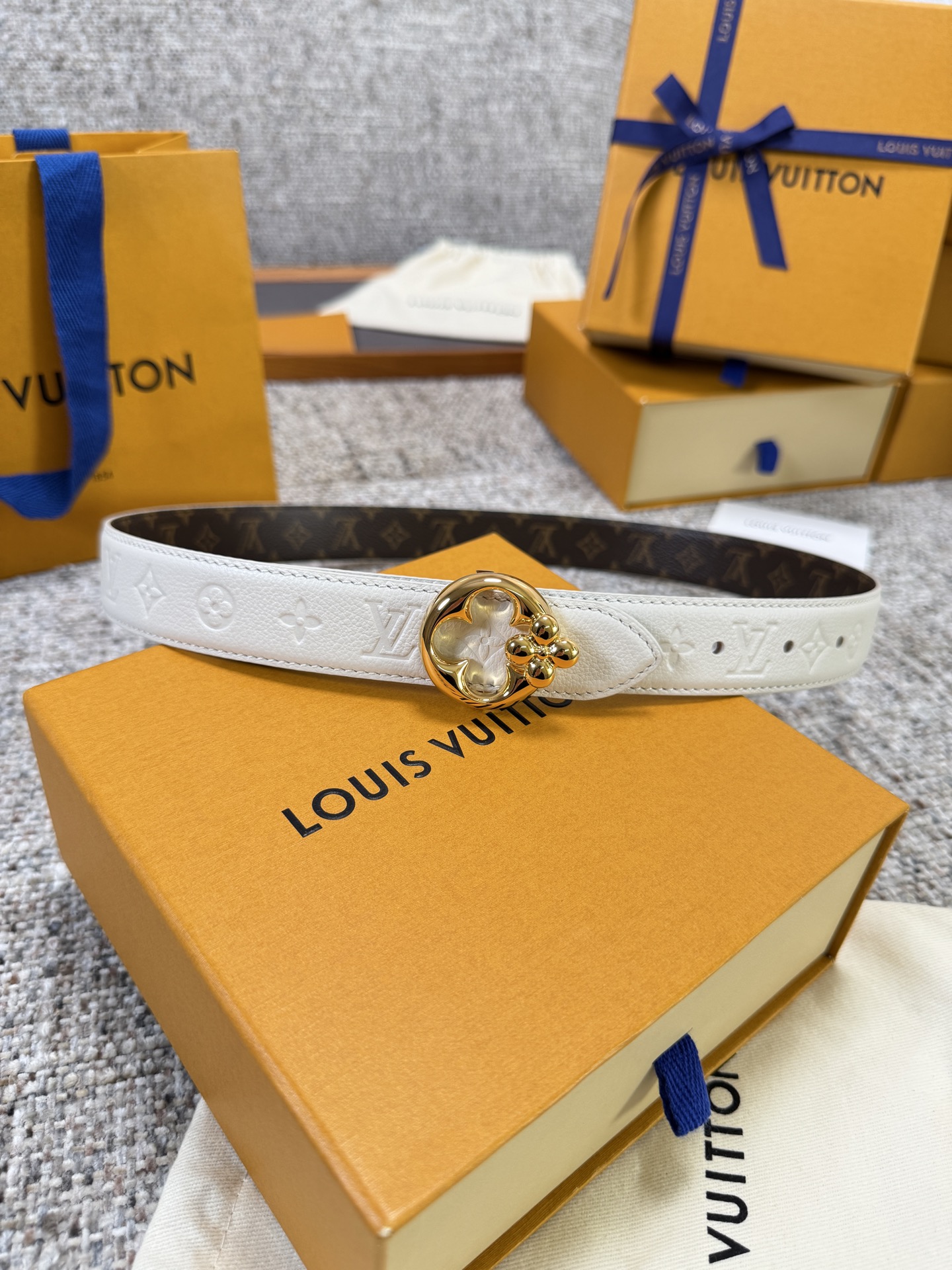 Louis Vuitton LV腰带 FLOWERGRAM ROUND系列 原厂五金 精致手工绘边 柔软