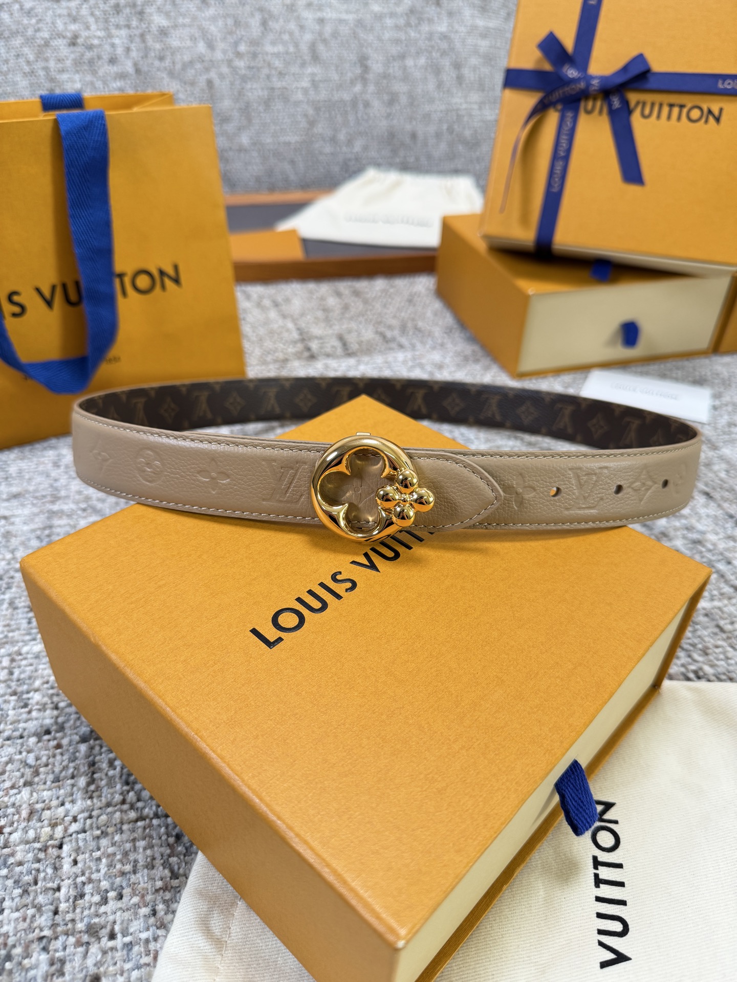 Louis Vuitton LV腰带 FLOWERGRAM ROUND系列 原厂五金 精致手工绘边 柔软