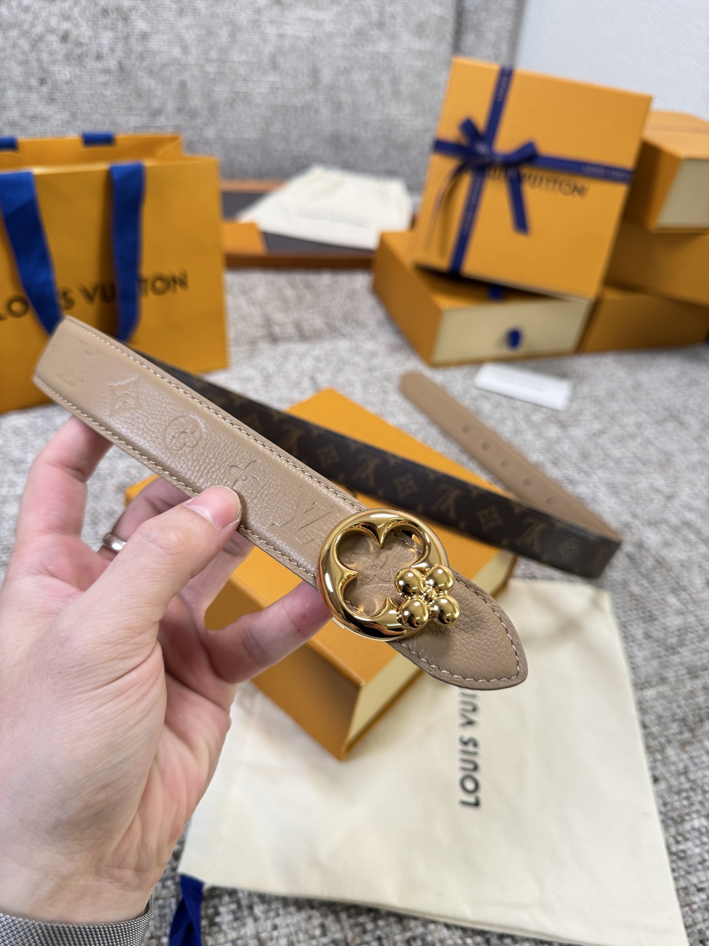Louis Vuitton LV腰带 FLOWERGRAM ROUND系列 原厂五金 精致手工绘边 柔软