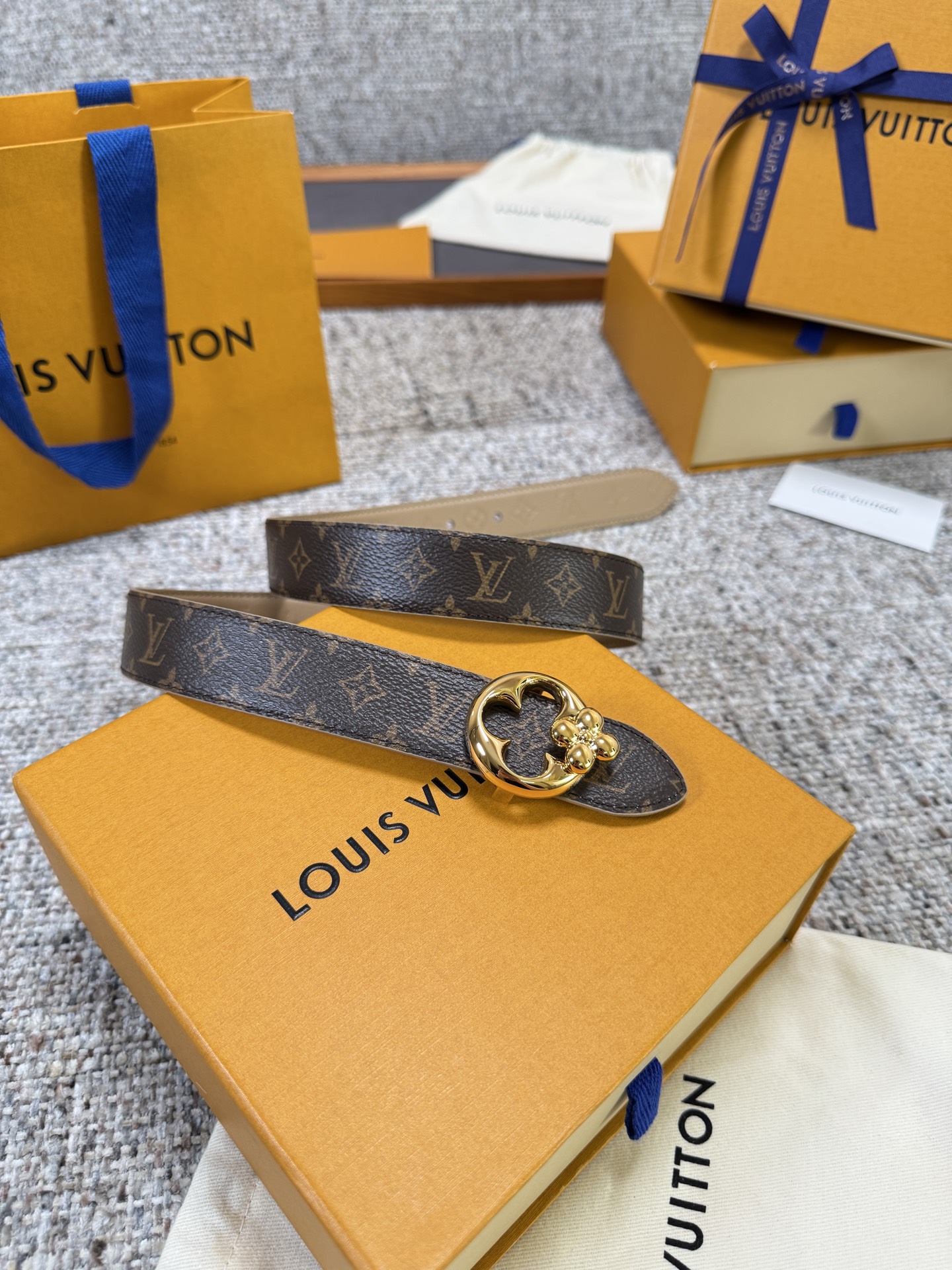 Louis Vuitton LV腰带 FLOWERGRAM ROUND系列 原厂五金 精致手工绘边 柔软