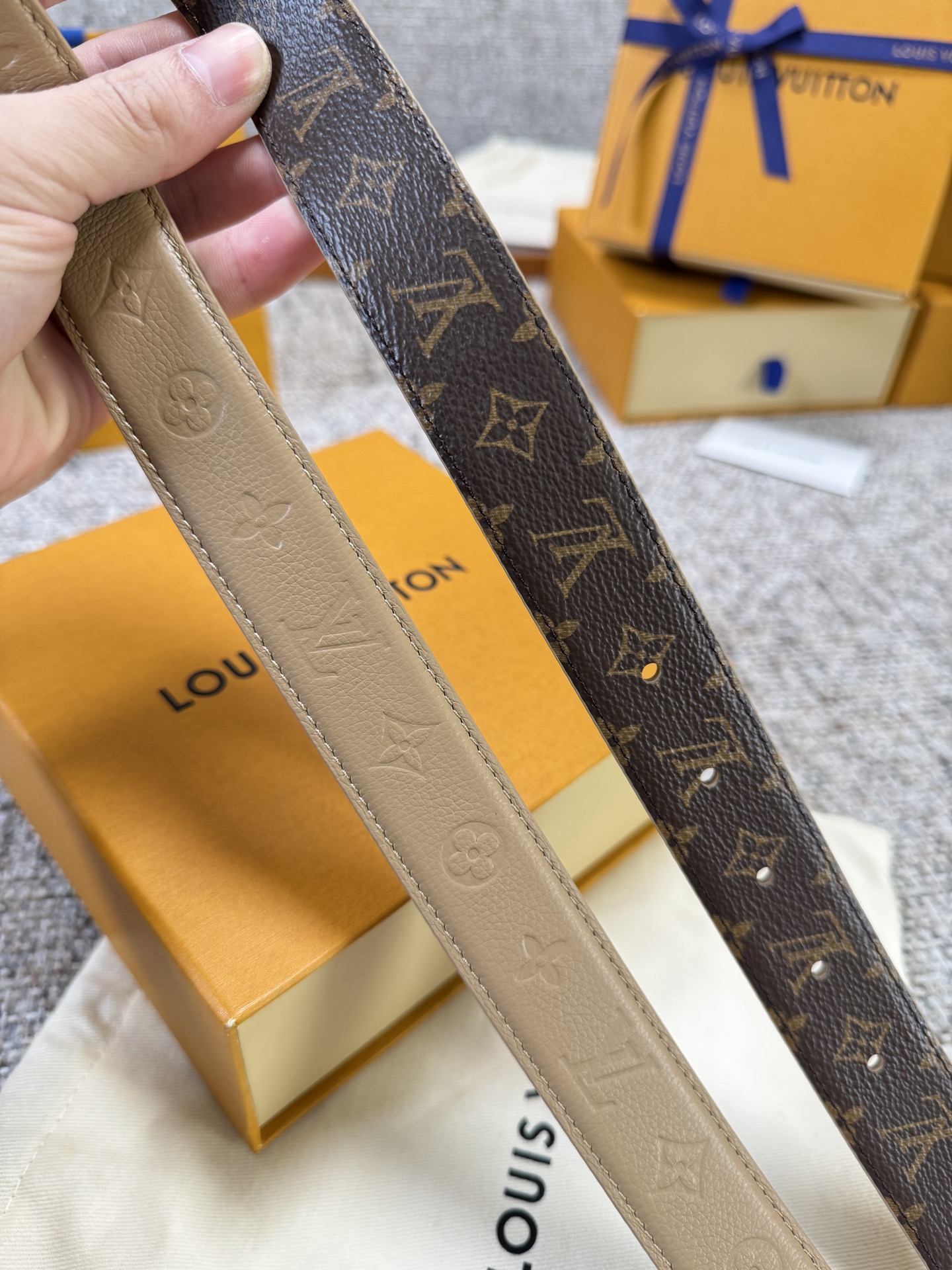 Louis Vuitton LV腰带 FLOWERGRAM ROUND系列 原厂五金 精致手工绘边 柔软
