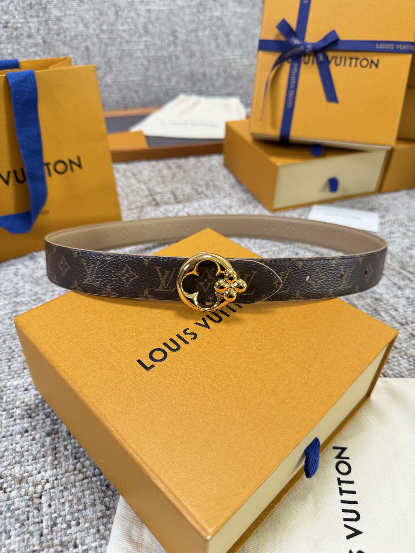 Louis Vuitton LV腰带 FLOWERGRAM ROUND系列 原厂五金 精致手工绘边 柔软