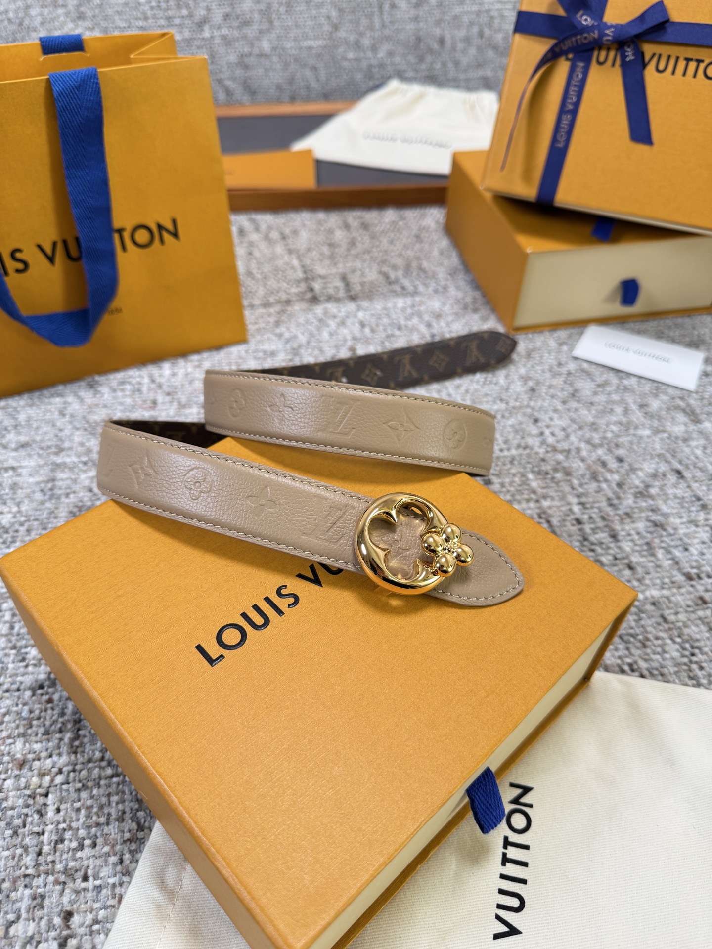 Louis Vuitton LV腰带 FLOWERGRAM ROUND系列 原厂五金 精致手工绘边 柔软