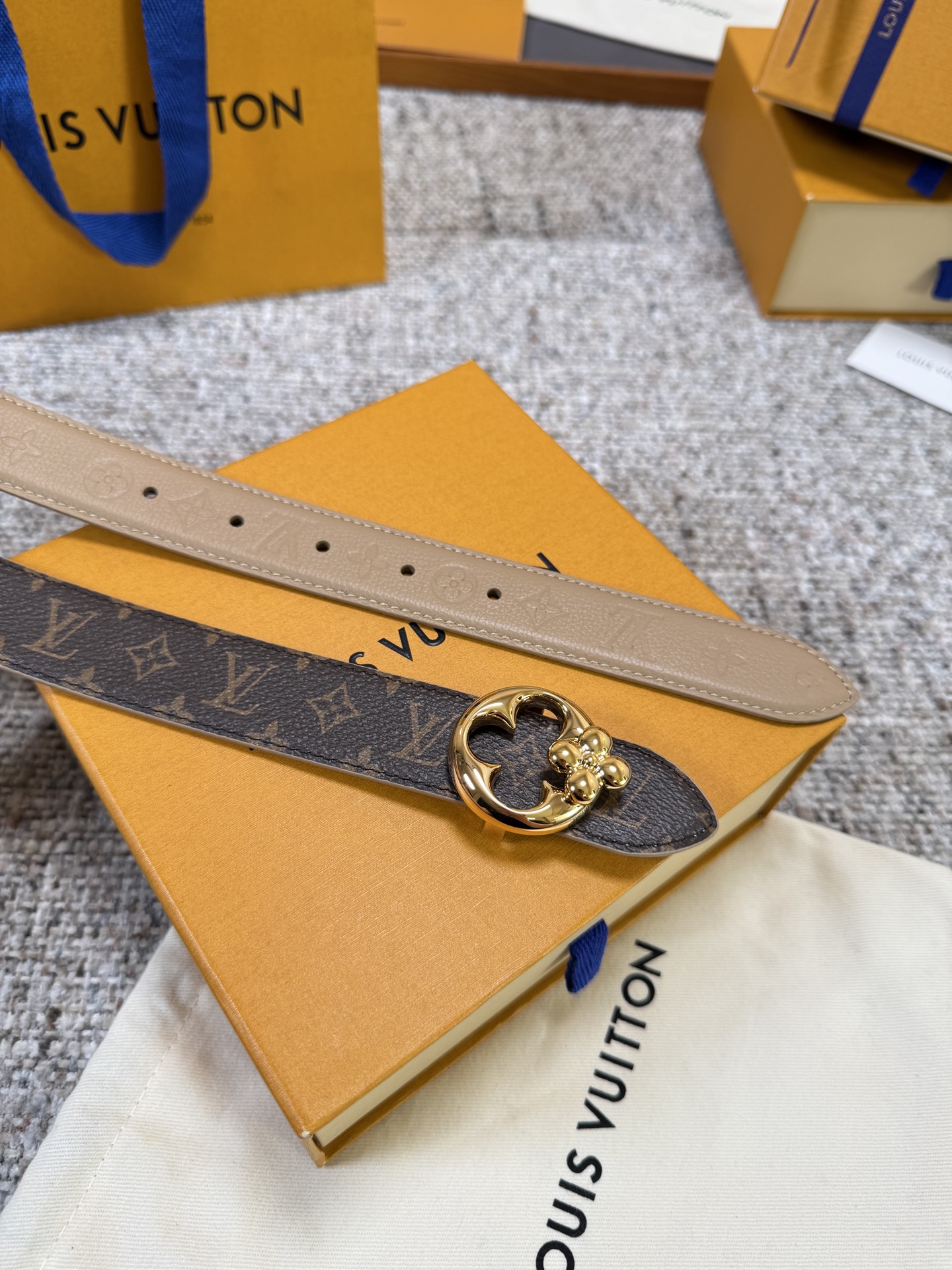Louis Vuitton LV腰带 FLOWERGRAM ROUND系列 原厂五金 精致手工绘边 柔软