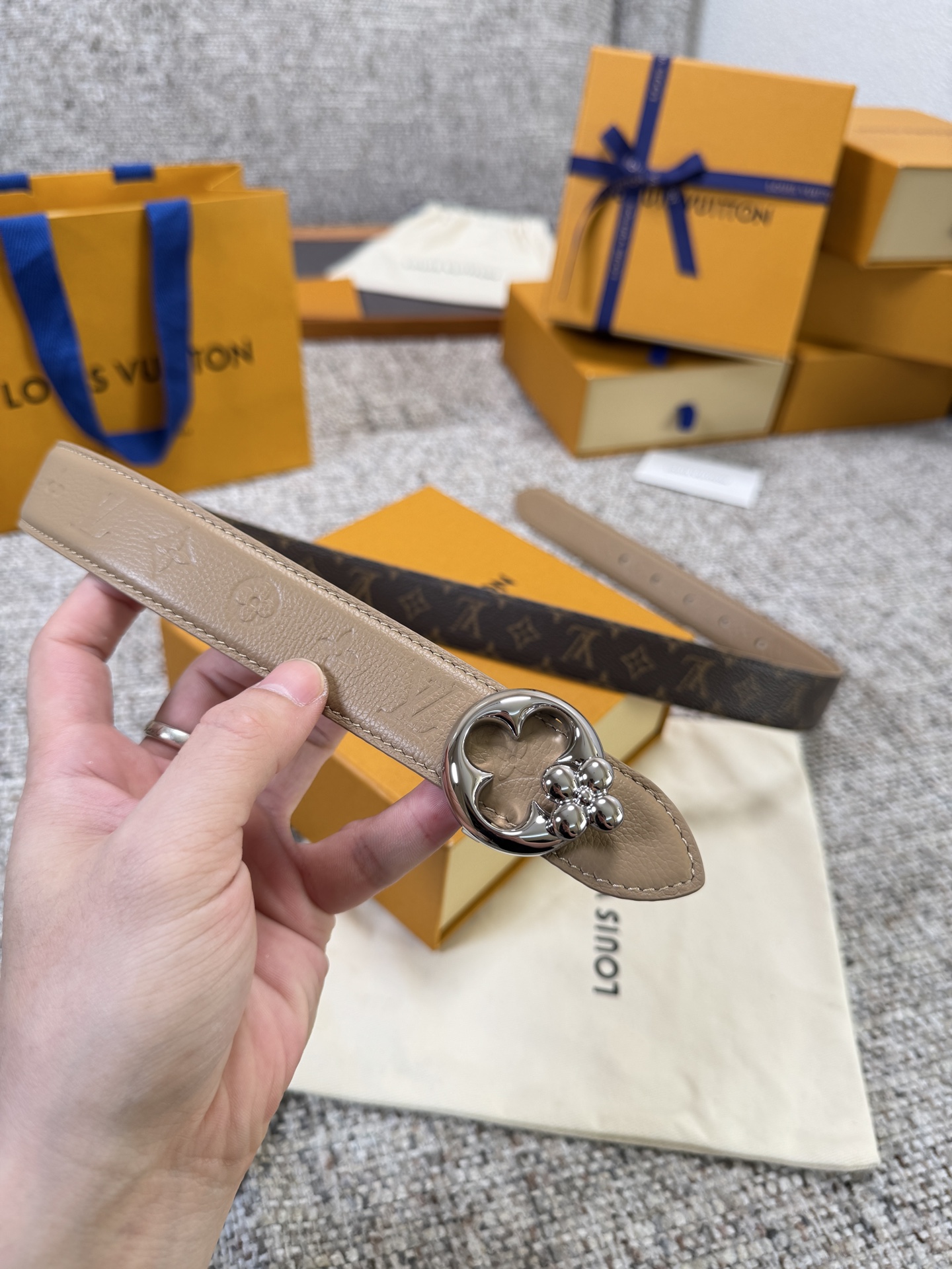 Louis Vuitton LV腰带 FLOWERGRAM ROUND系列 原厂五金 精致手工绘边 柔软