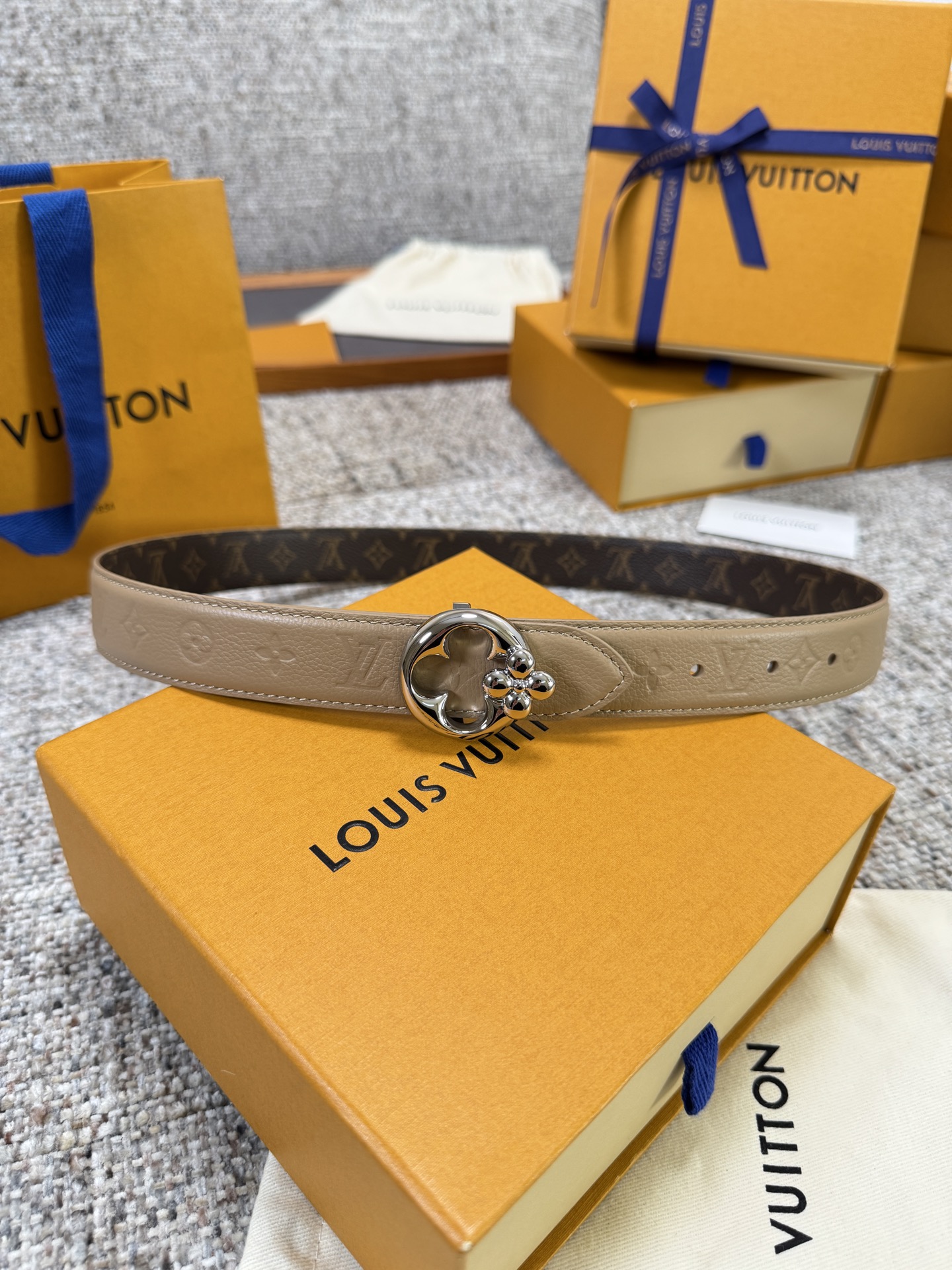 Louis Vuitton LV腰带 FLOWERGRAM ROUND系列 原厂五金 精致手工绘边 柔软