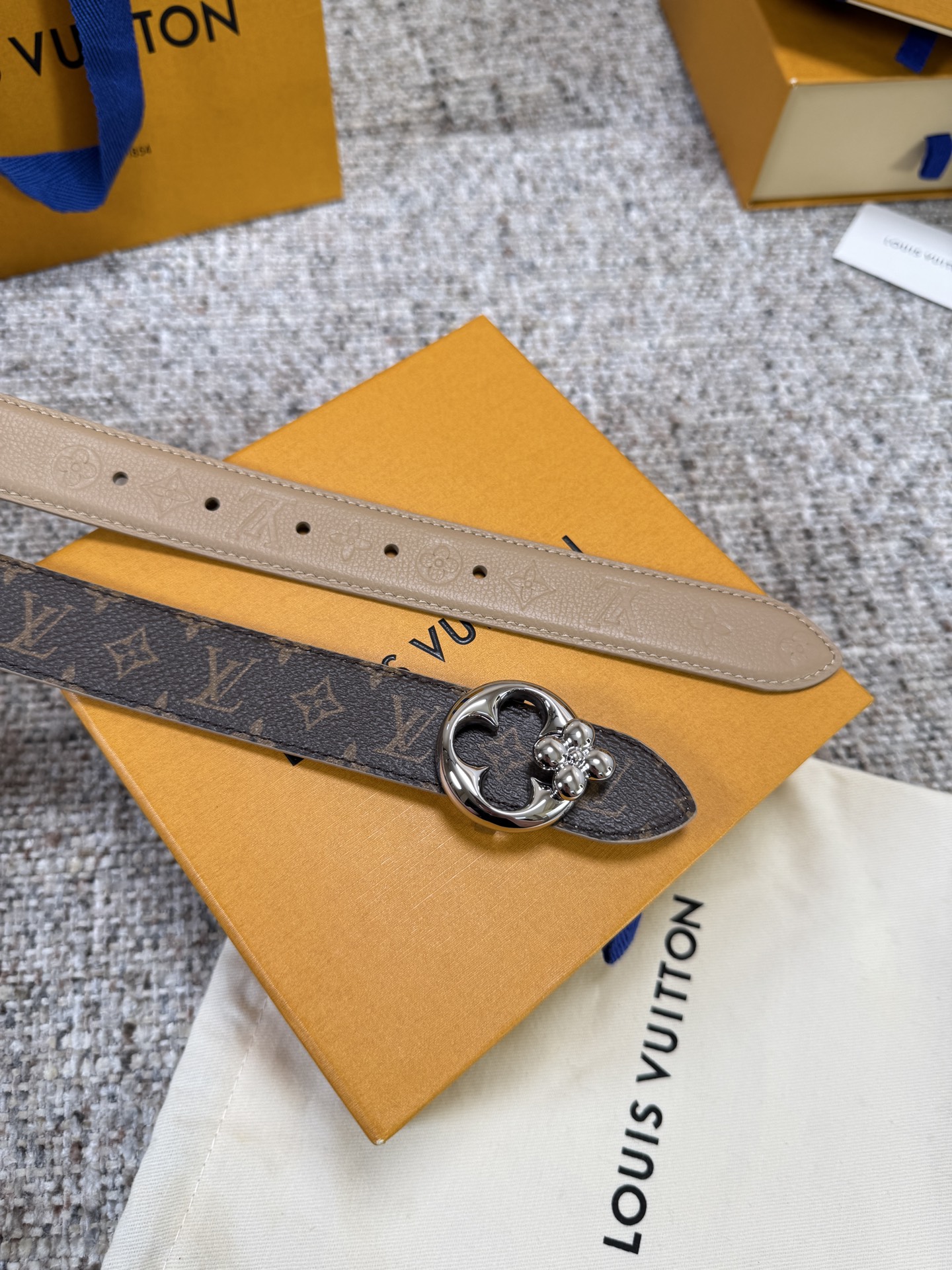 Louis Vuitton LV腰带 FLOWERGRAM ROUND系列 原厂五金 精致手工绘边 柔软