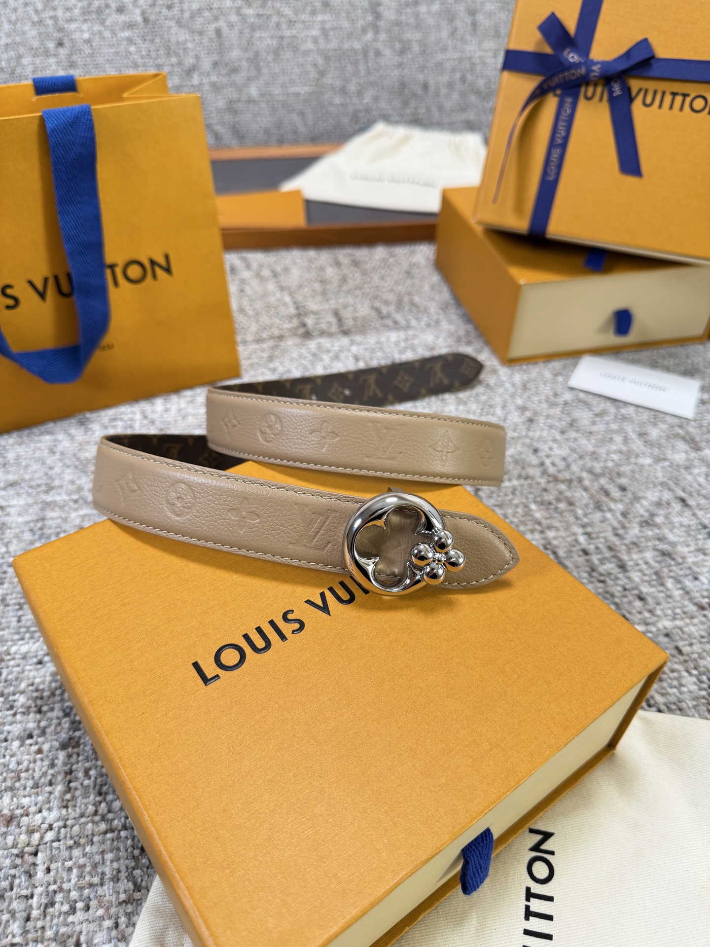 Louis Vuitton LV腰带 FLOWERGRAM ROUND系列 原厂五金 精致手工绘边 柔软