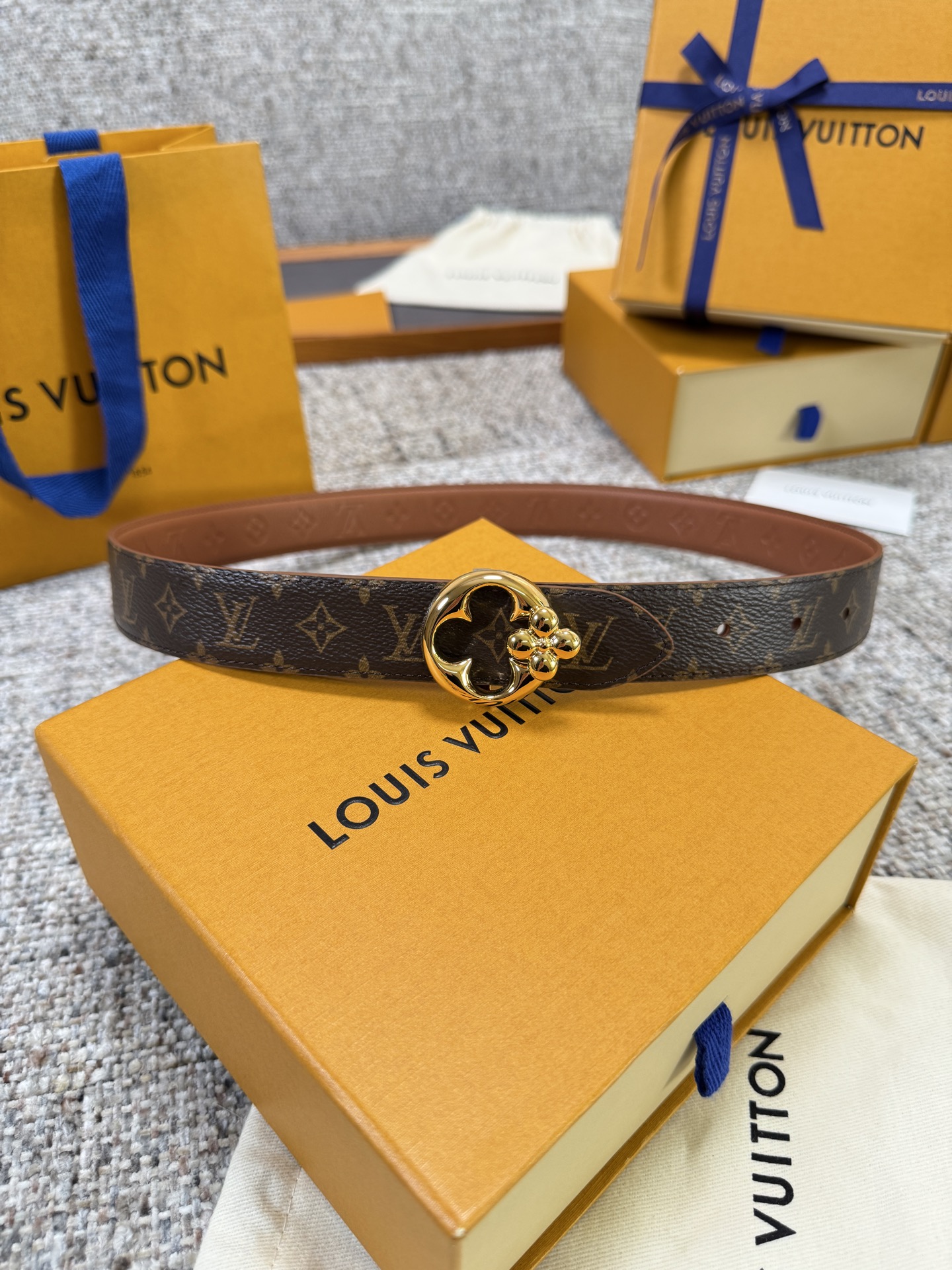 Louis Vuitton LV腰带 FLOWERGRAM ROUND系列 原厂五金 精致手工绘边 柔软